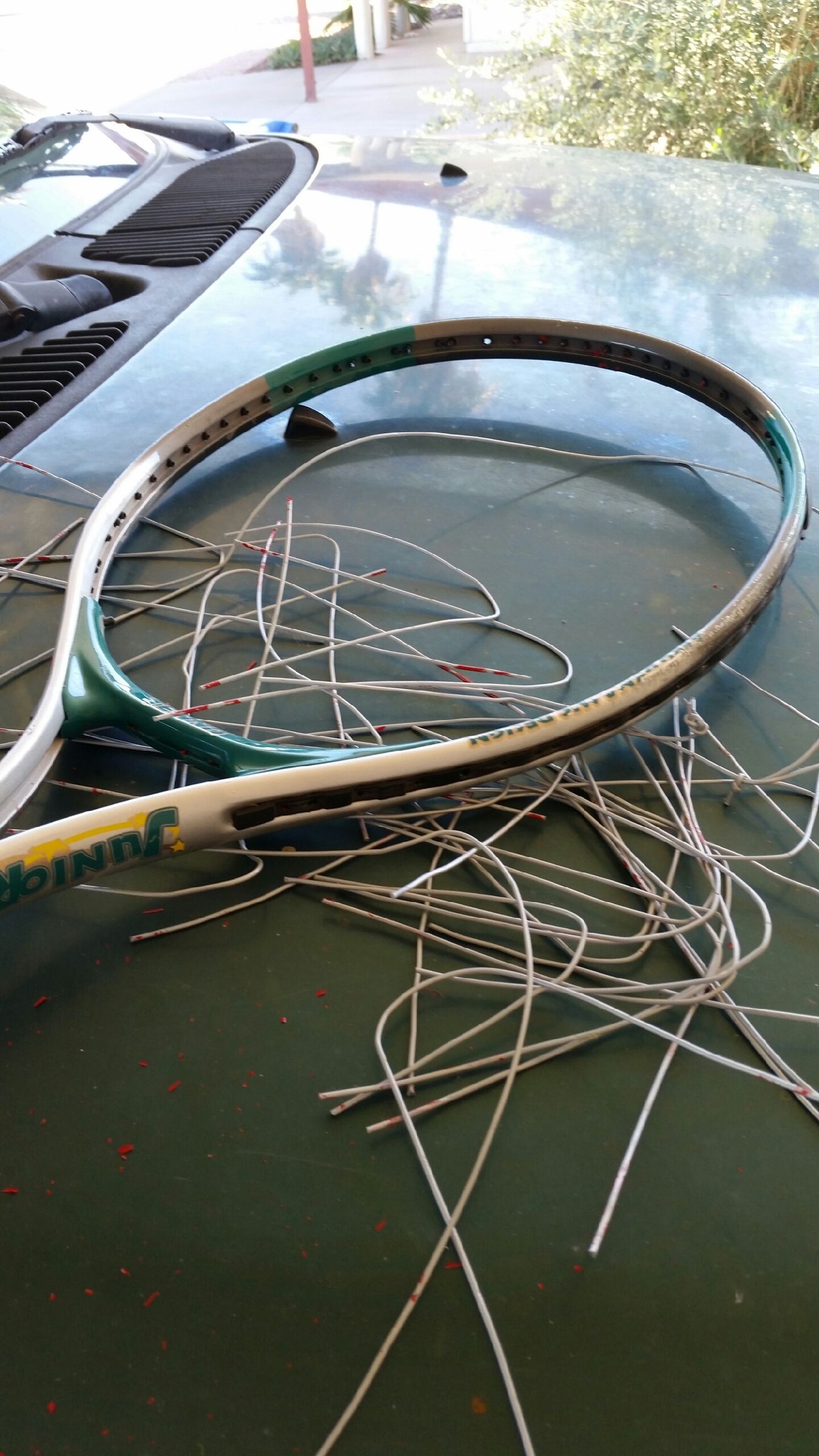 Cowboy Hat Holder for Truck (using a Tennis Racket) 6 Steps