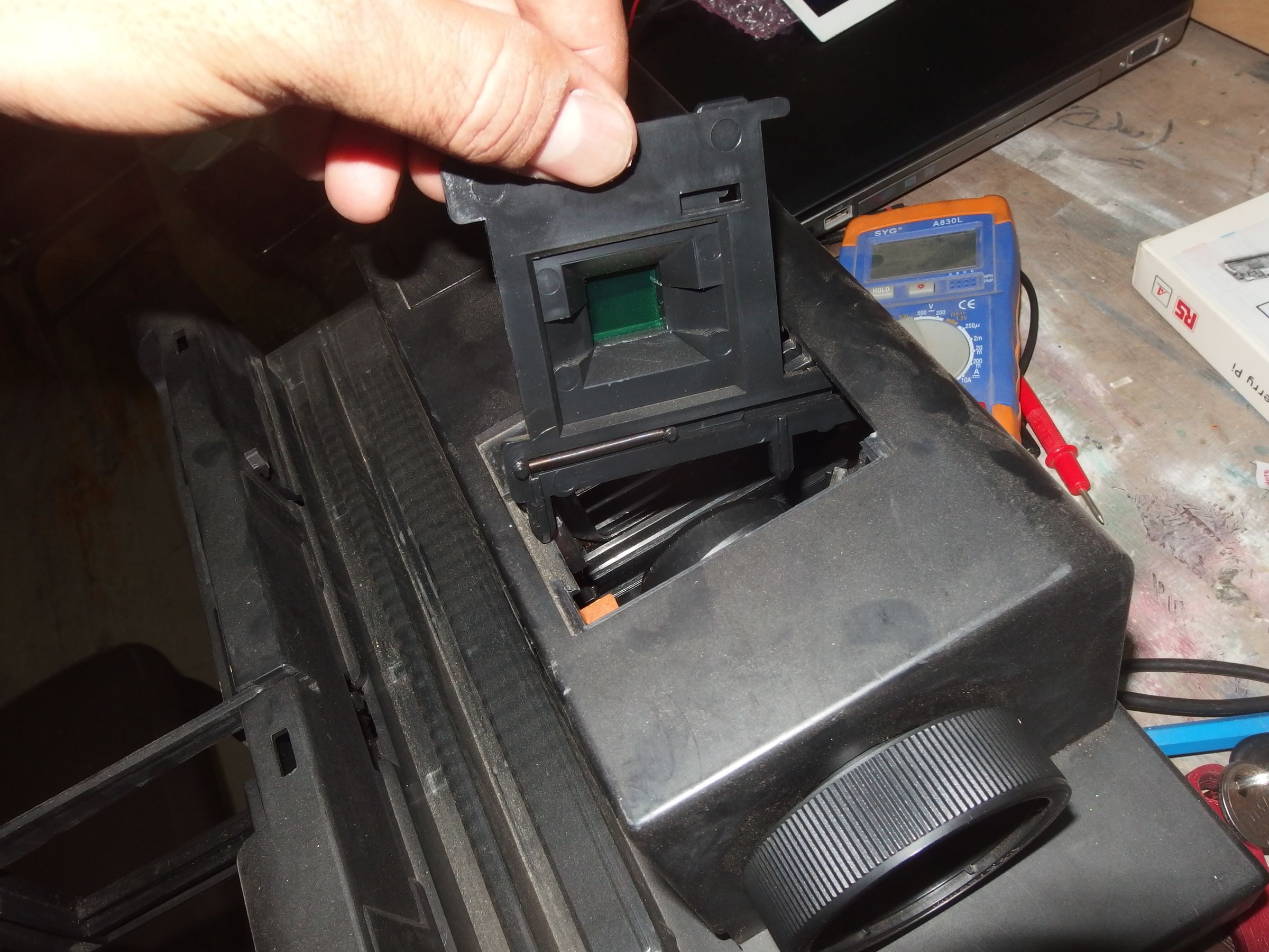 Convert a 40 Years Old DIA Slide Projector to a Decent DIY Projector