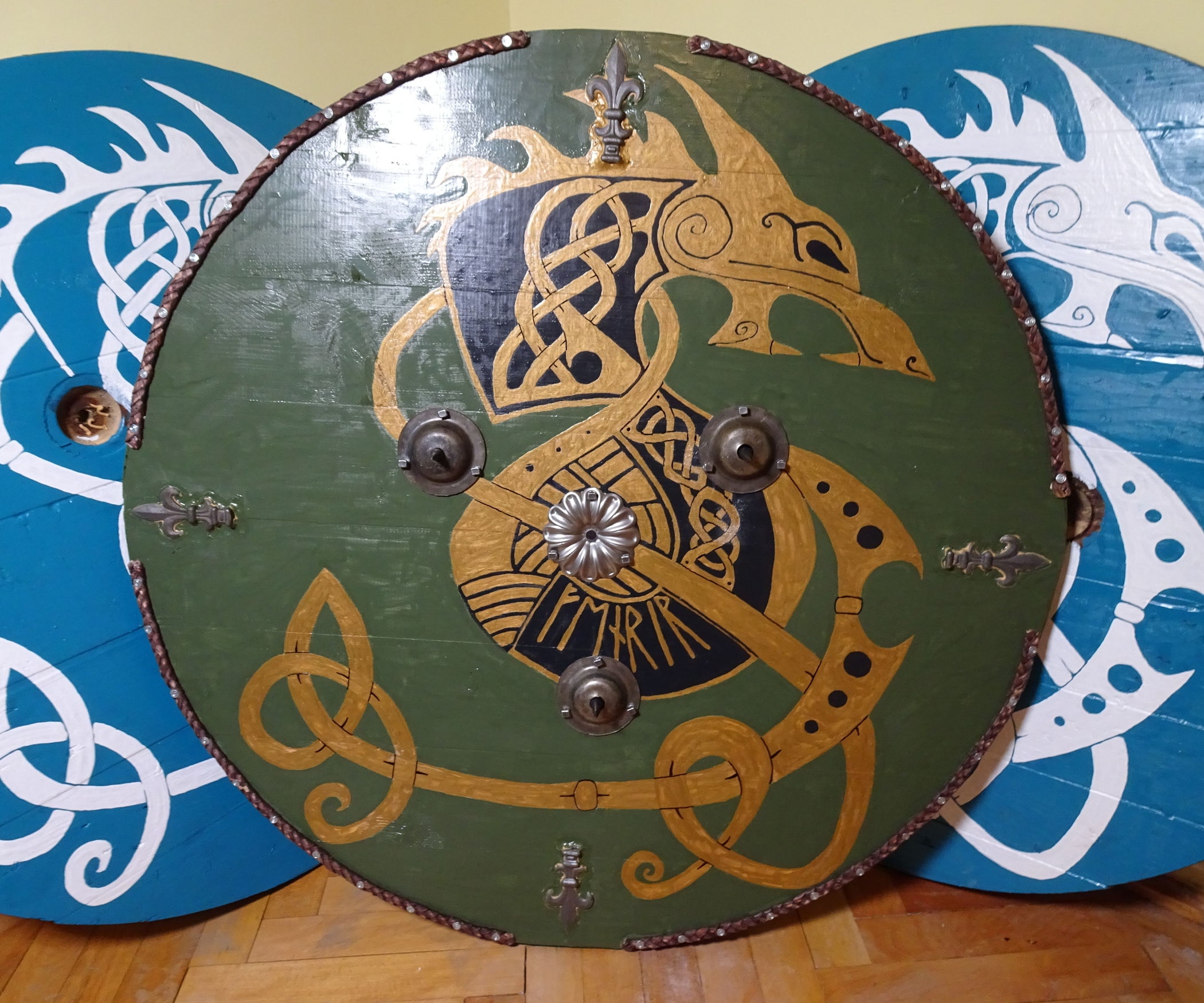 awesome-wooden-viking-shield-cool-viking-shield-design-6-steps