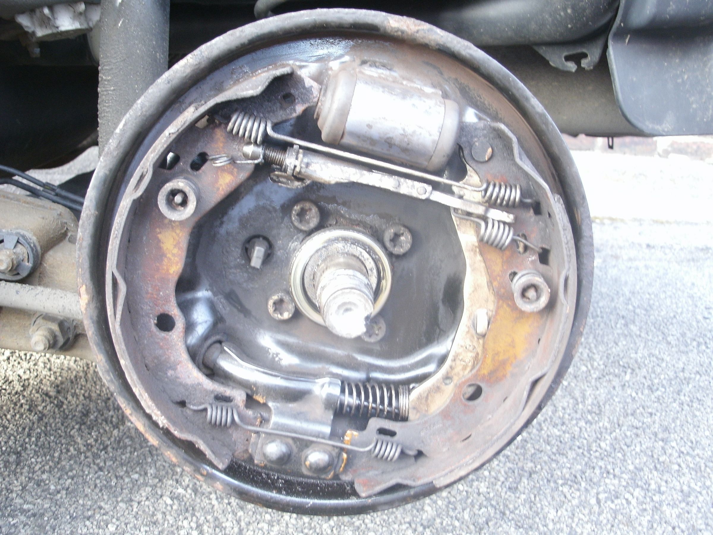 Replacing Rear Brake Shoes and Brake Cylinder on an '06 Citroen C3 5