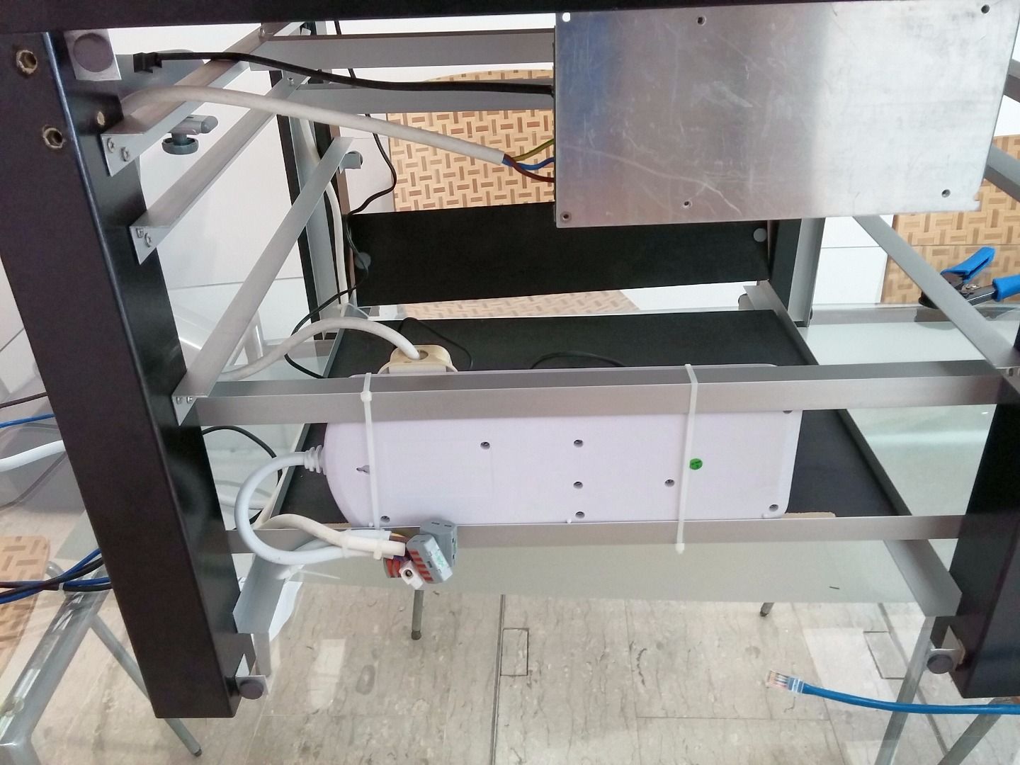19 Inch Communication Rack, IKEA Lack : 8 Steps (with Pictures ...