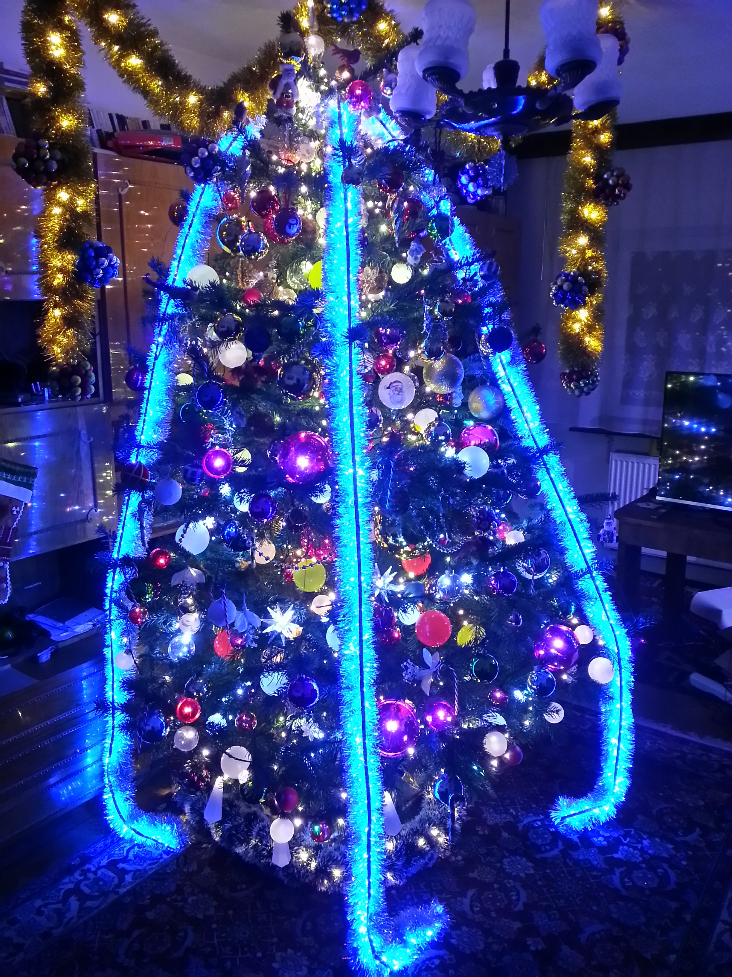 Super Bright Tinsel Led Lights Garland Decoration 3 Steps With Pictures Instructables