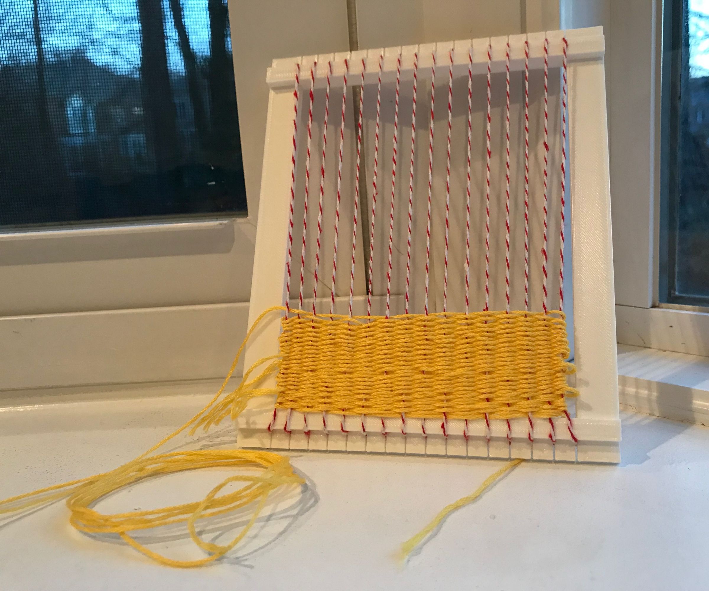 DIY guide for 3D Printed Mini Loom with step-by-step instructions