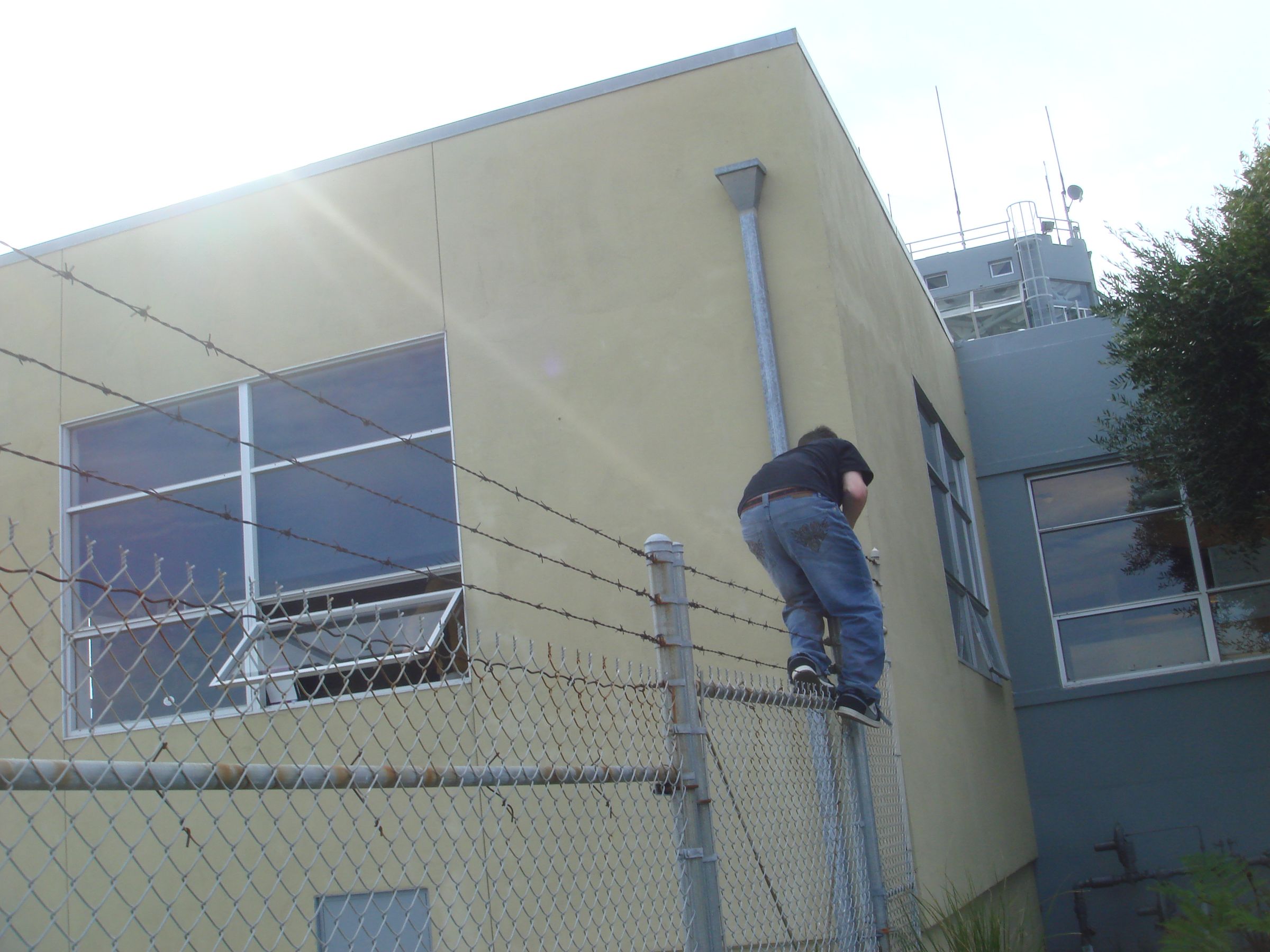 Get Over a Barbed Wire Fence 4 Steps (with Pictures) Instructables