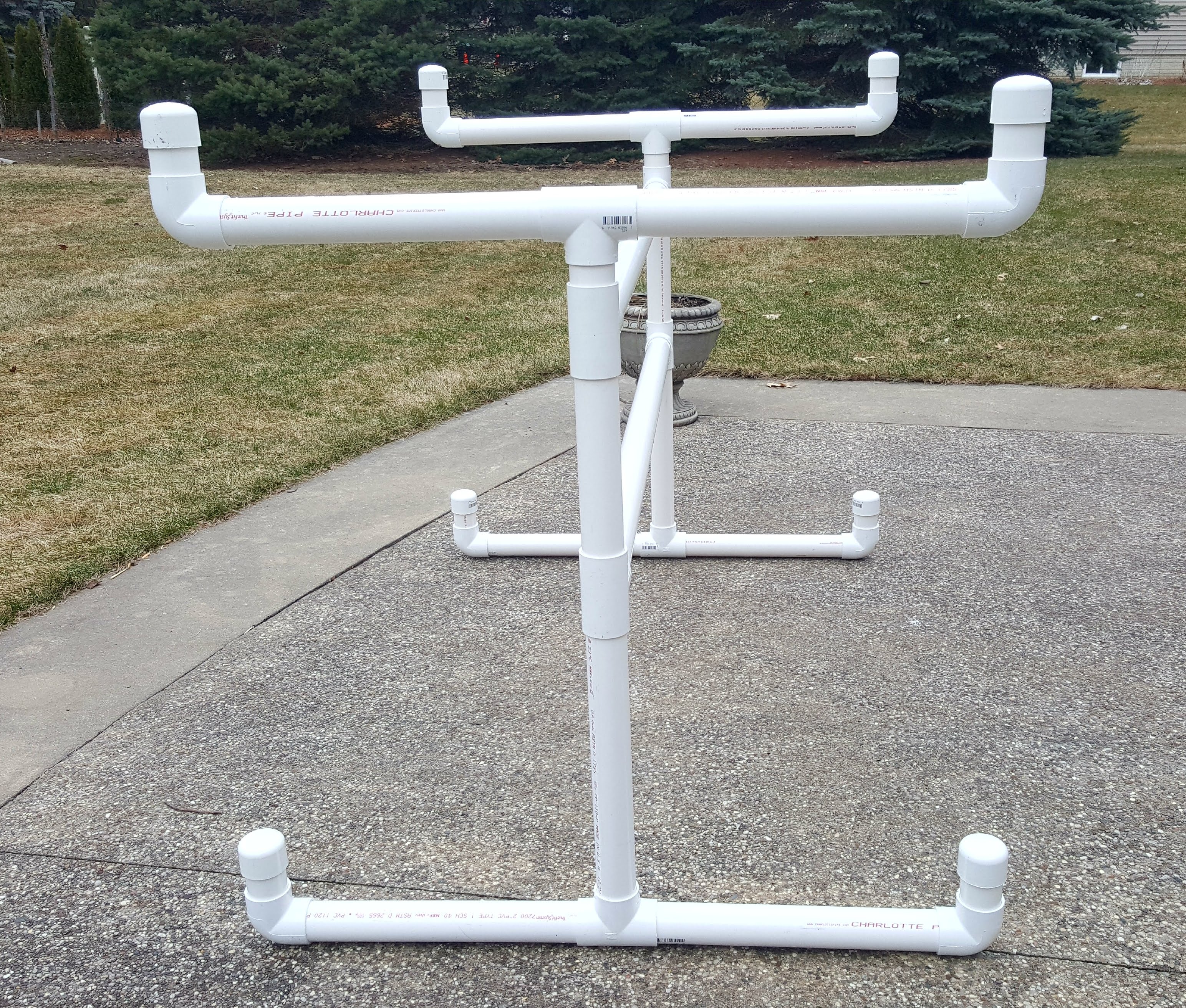 Pvc Pipe Outdoor Kayak Rack Design / Pipe cut into 2 lengths.