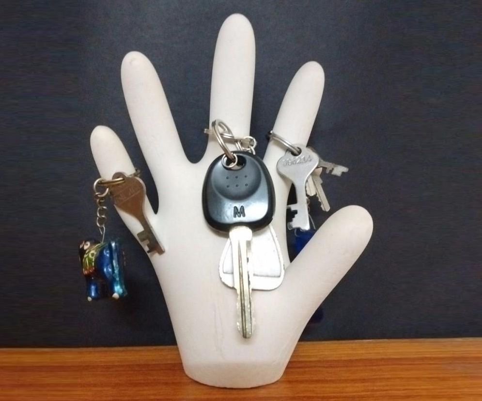 DIY Hand Keyholder! 3 Steps Instructables
