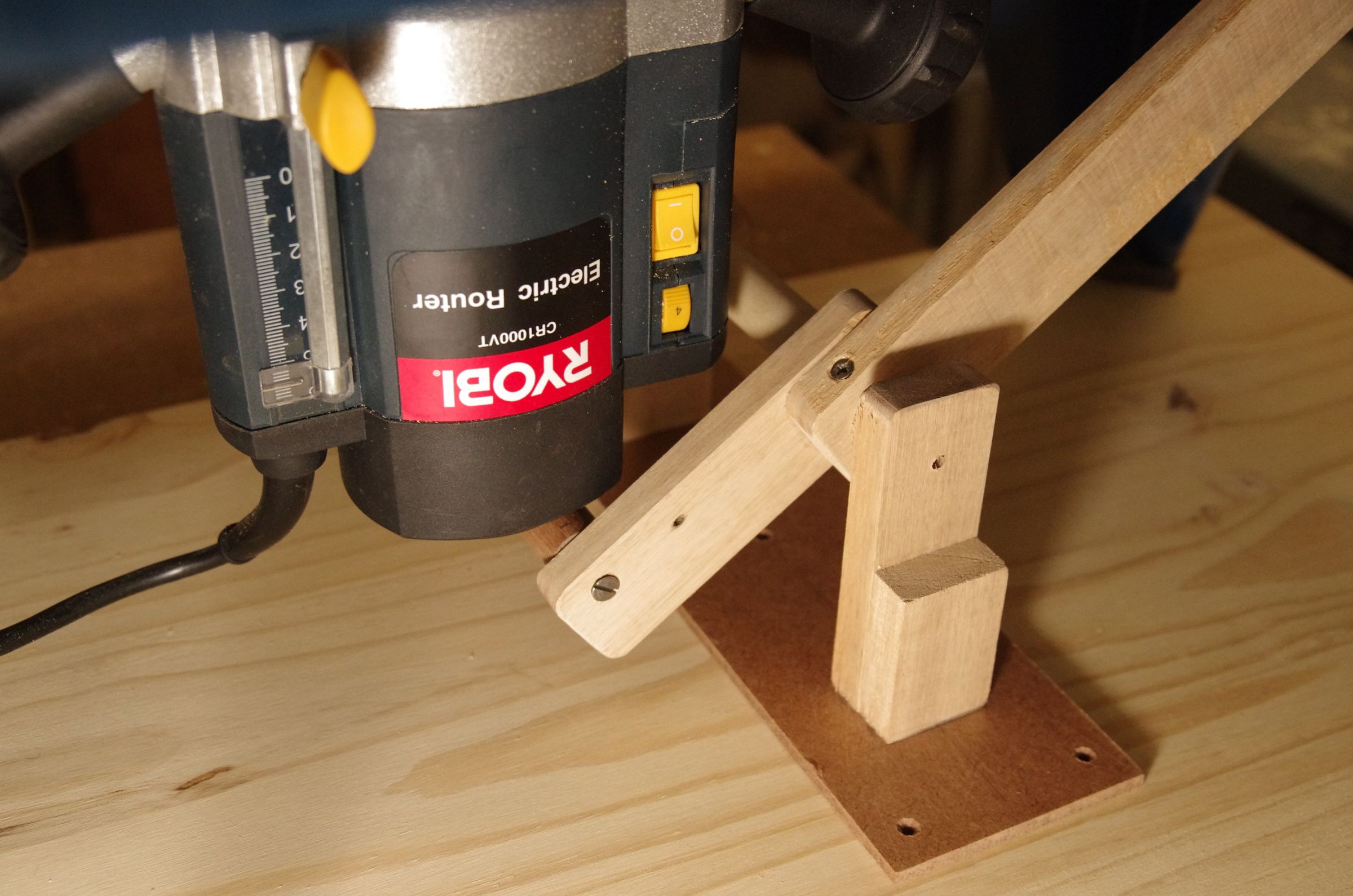 Simple Router Lift (with Pictures 