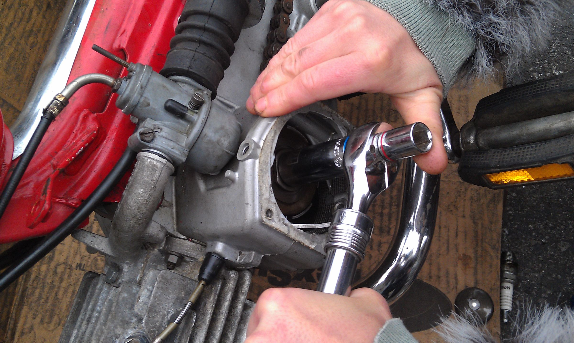 SACHS MOPED CLUTCH REPAIR AND REINSTALLATION! 5 Steps Instructables