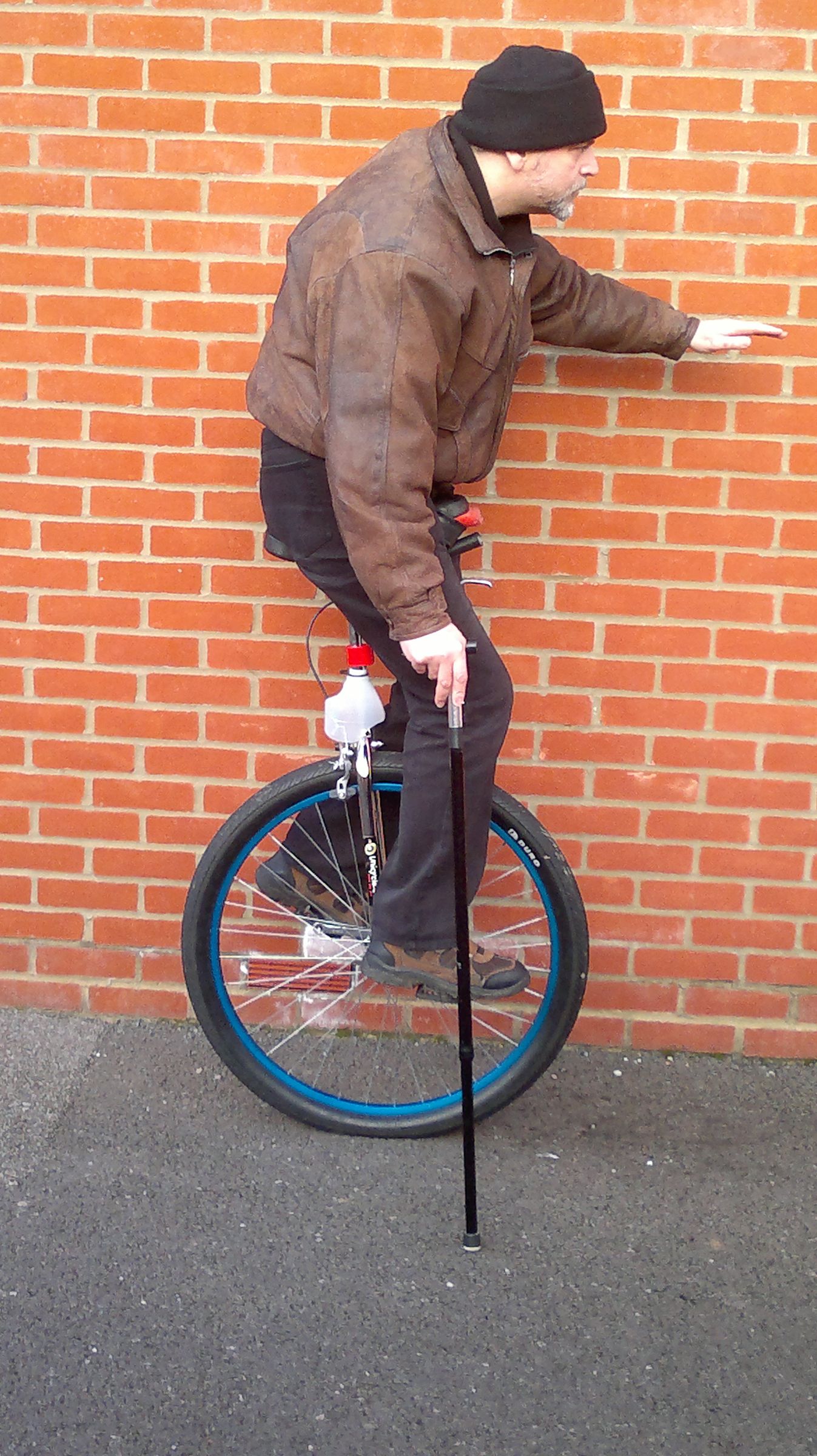 Unicycle Tips for the Beginner and Things Importante' 4 Steps (with