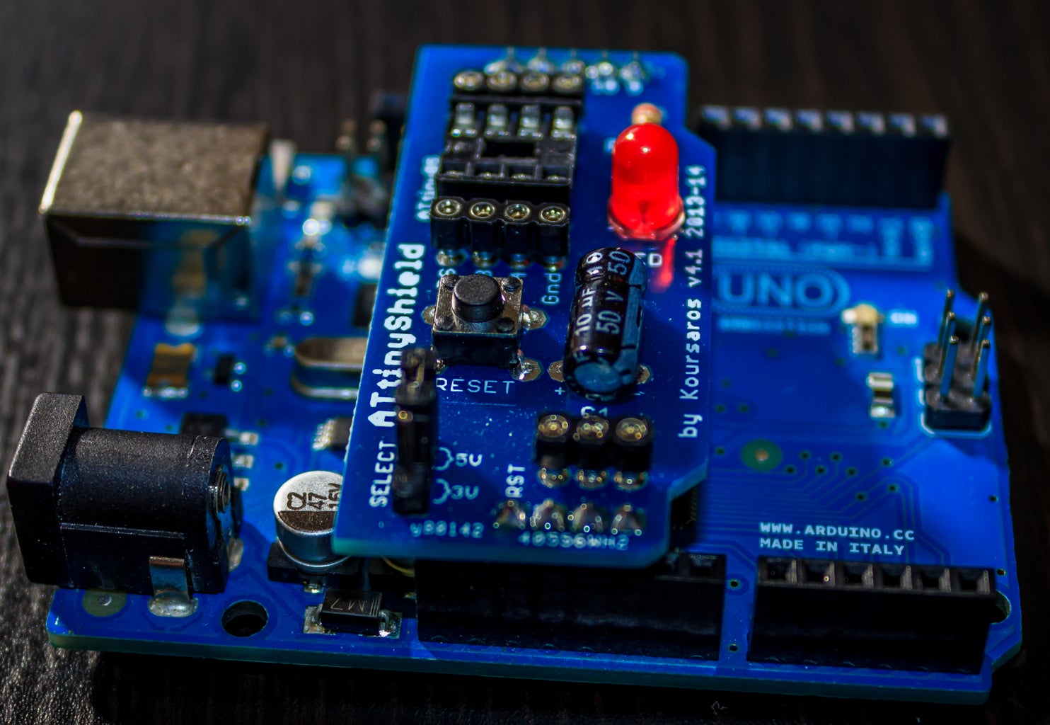 Attiny25/45/85 Police Light, With Arduino! : 9 Steps - Instructables