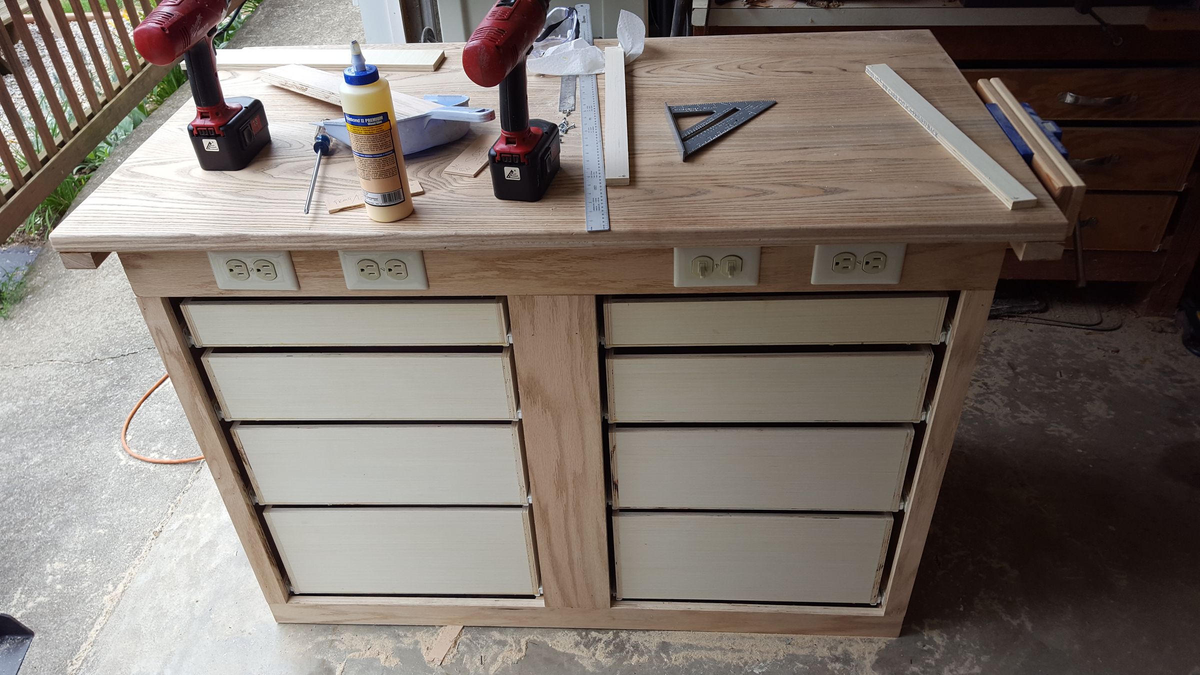 Workbench With Drawers, Power, and Wood Vise 15 Steps (with Pictures