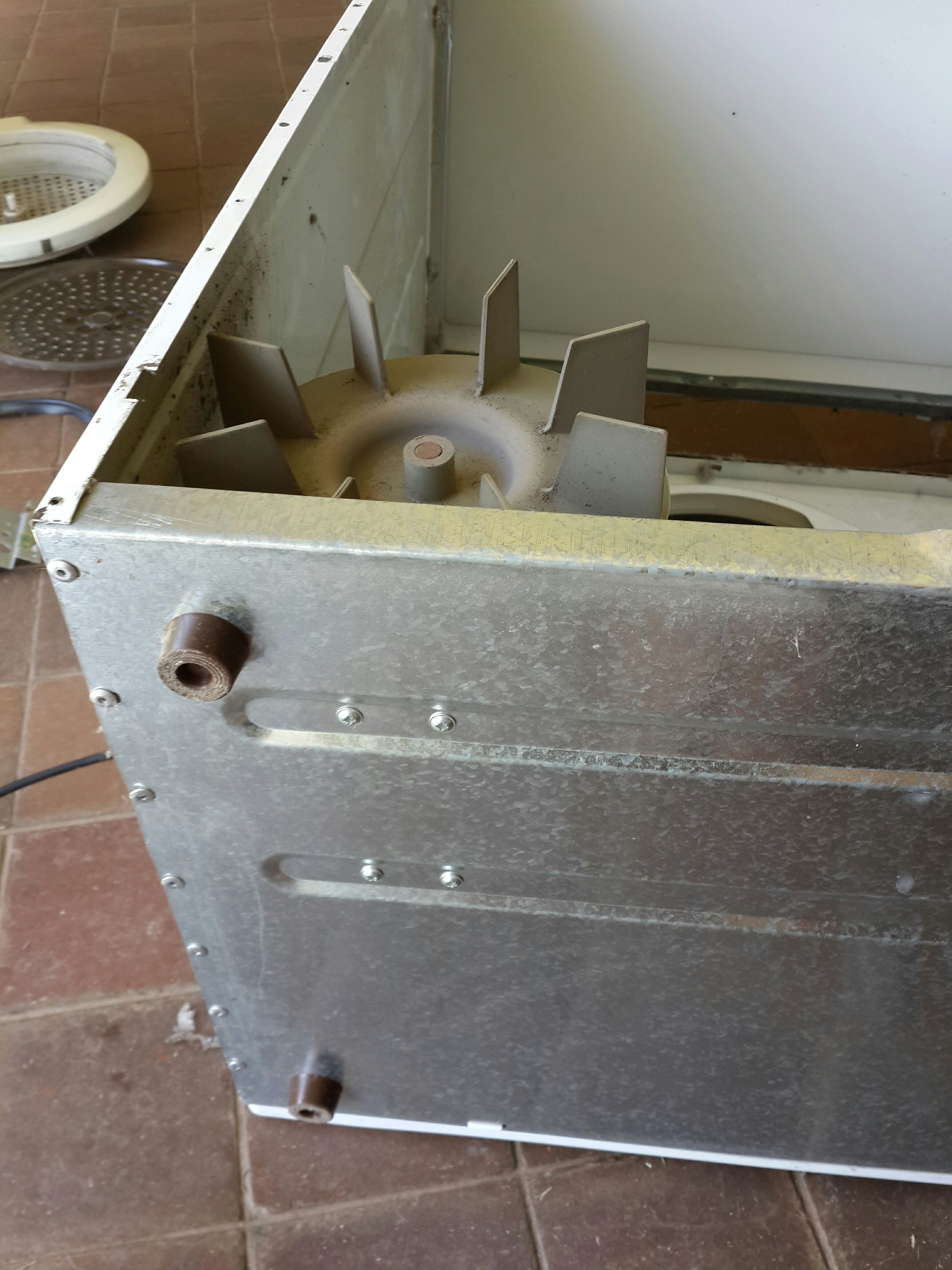 How and What to Salvage From Clothes Dryer (tumble Dryer) 13 Steps