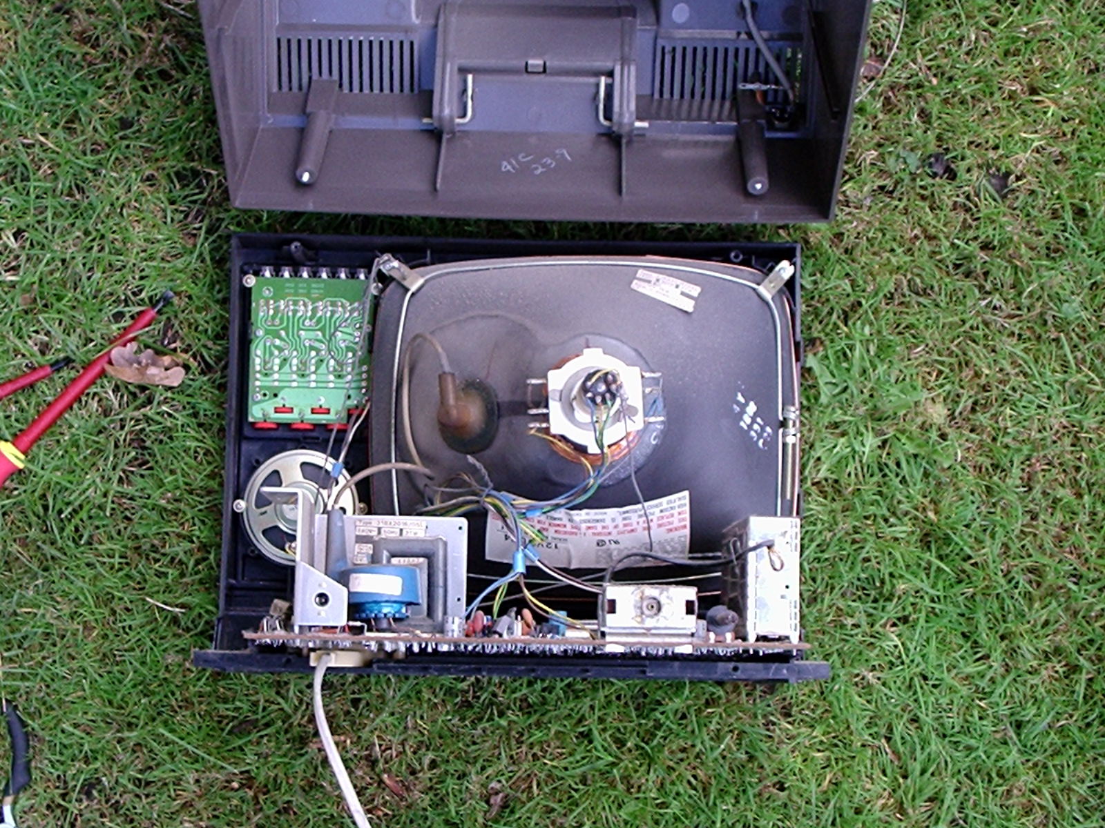 How to Take Apart TV 7 Steps (with Pictures) Instructables