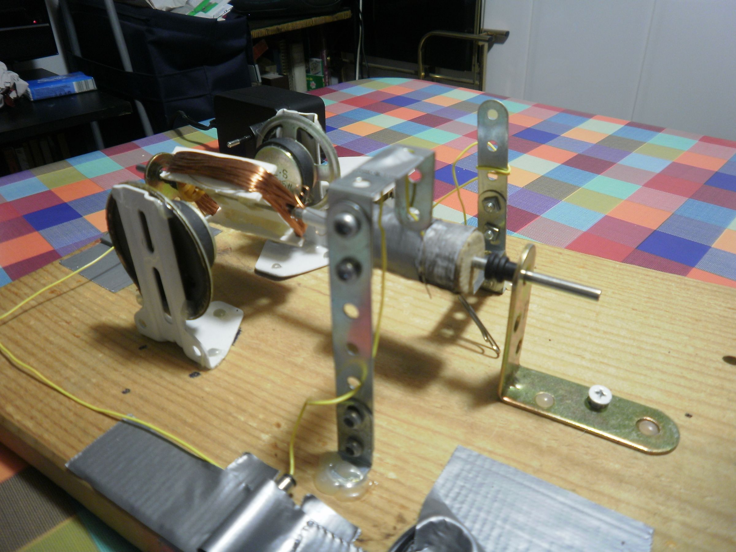 DIY guide for Construye un motor de Corriente Continua with step-by-step instructions
