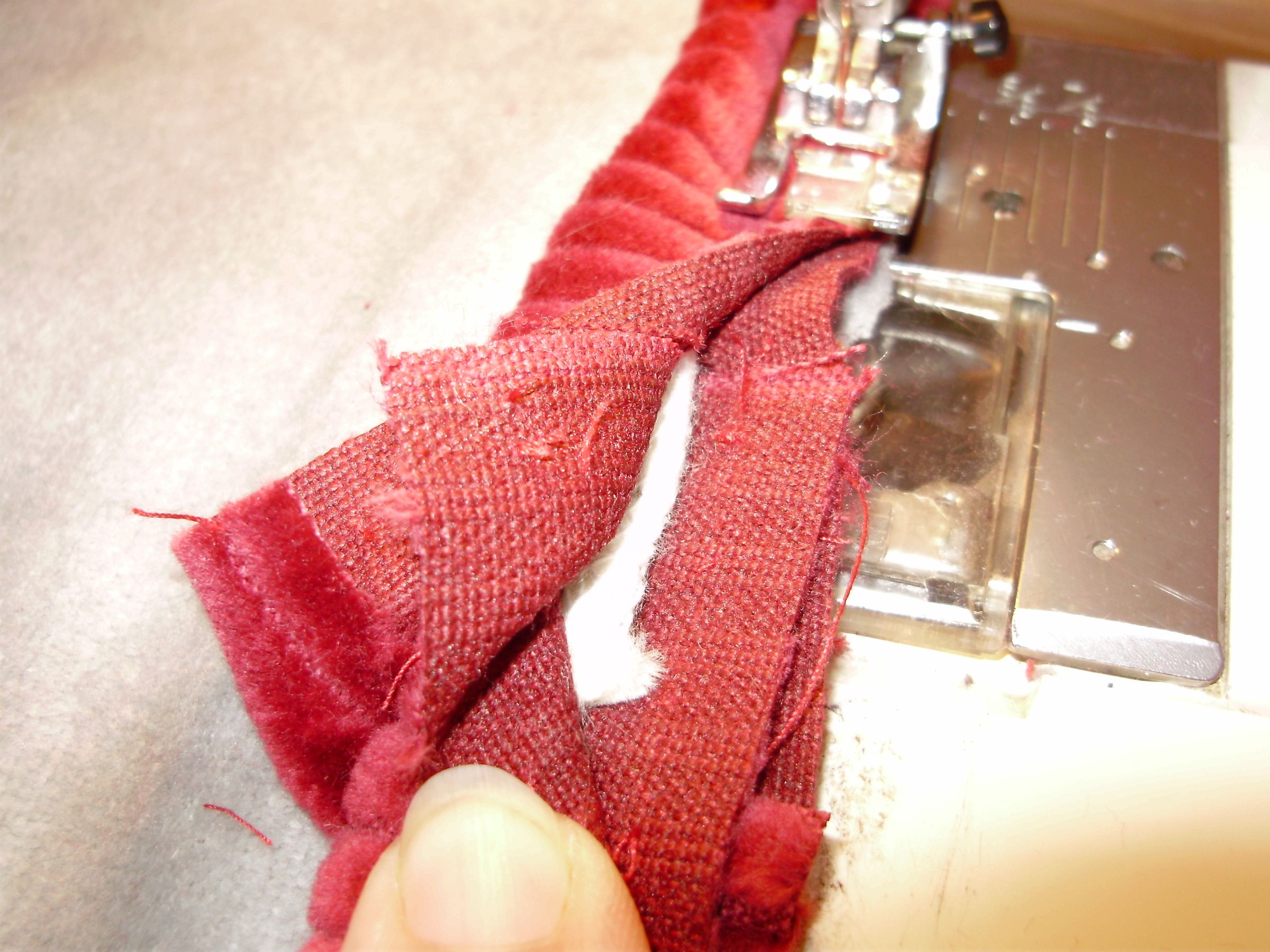 How to Make a Pillow With Corded Trim 5 Steps (with Pictures