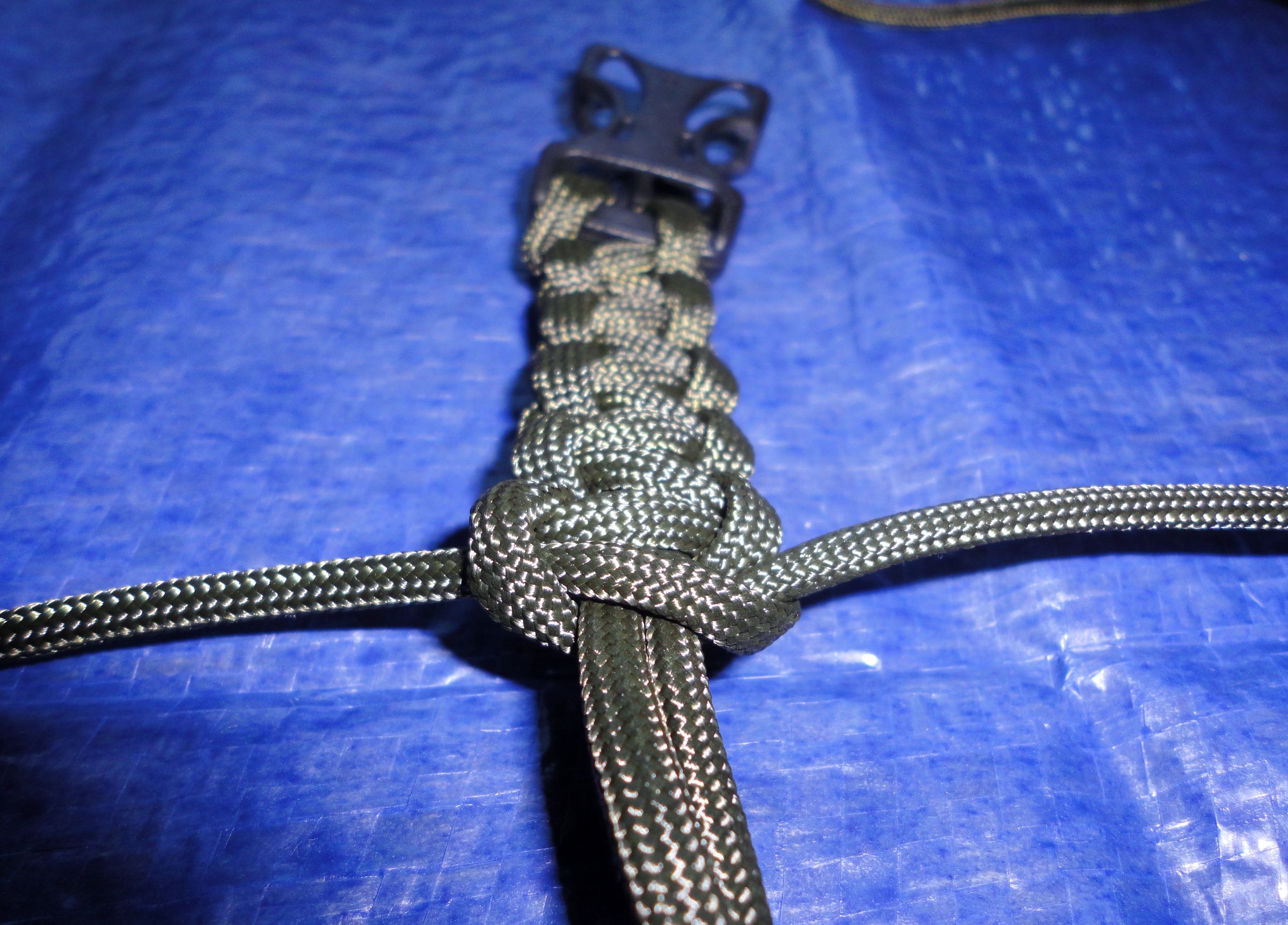 Super Easy Paracord Bracelet 6 Steps Instructables