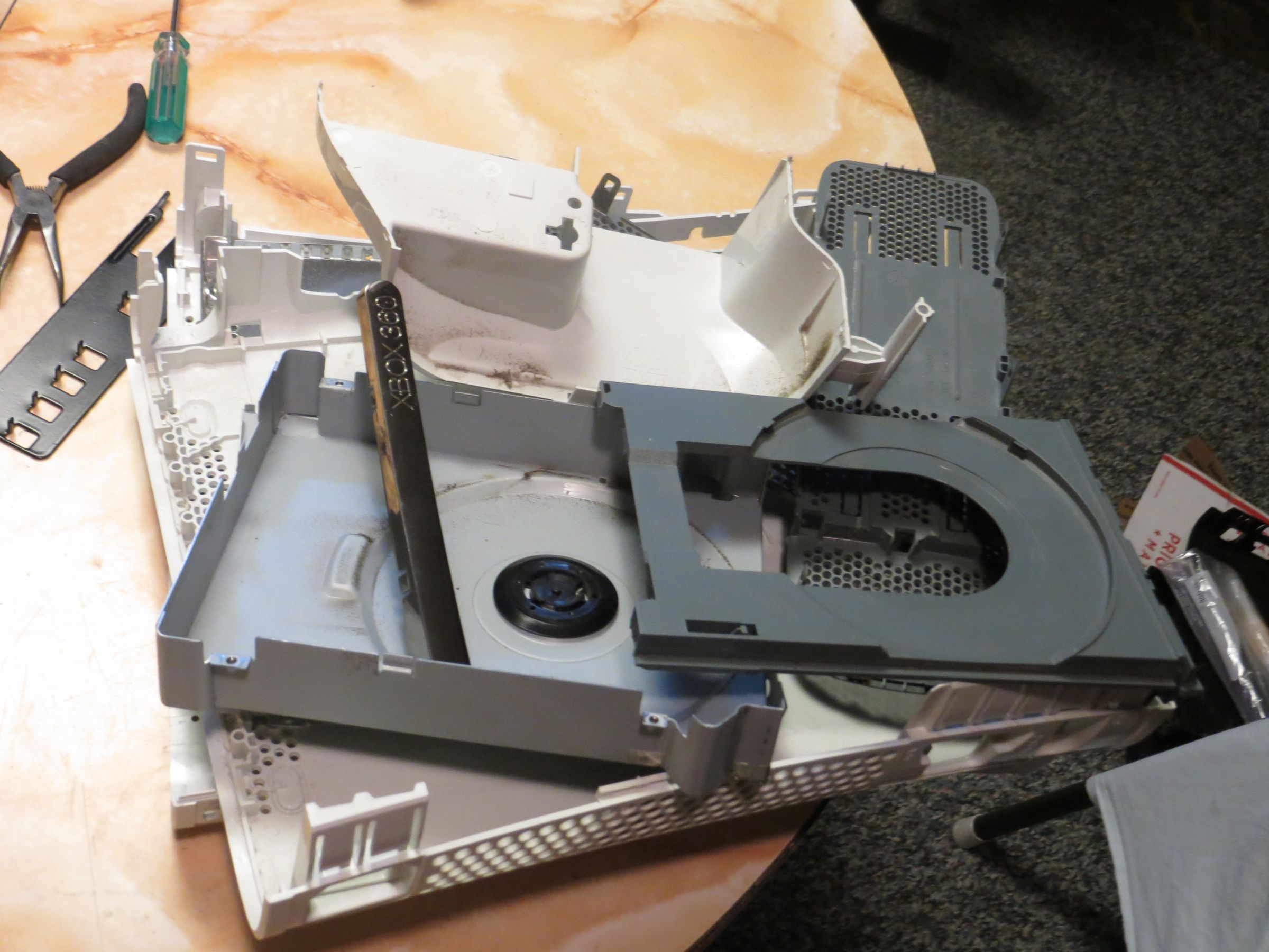 How to Fix a Stuck Xbox 360 (or PC) Disc Tray 7 Steps Instructables
