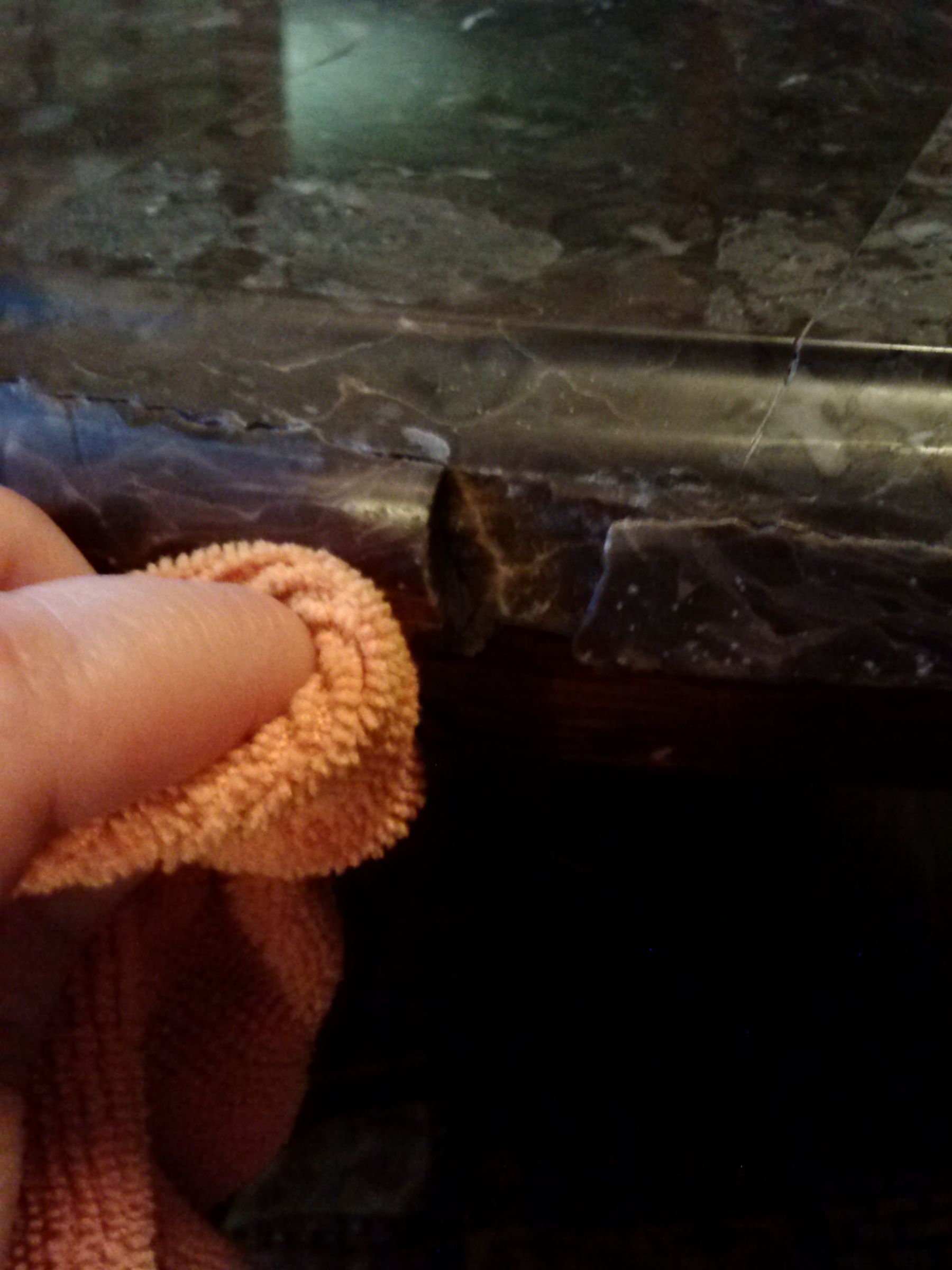 Fixing the Edge of a Chipped Marble Tabletop With Sugru 7 Steps