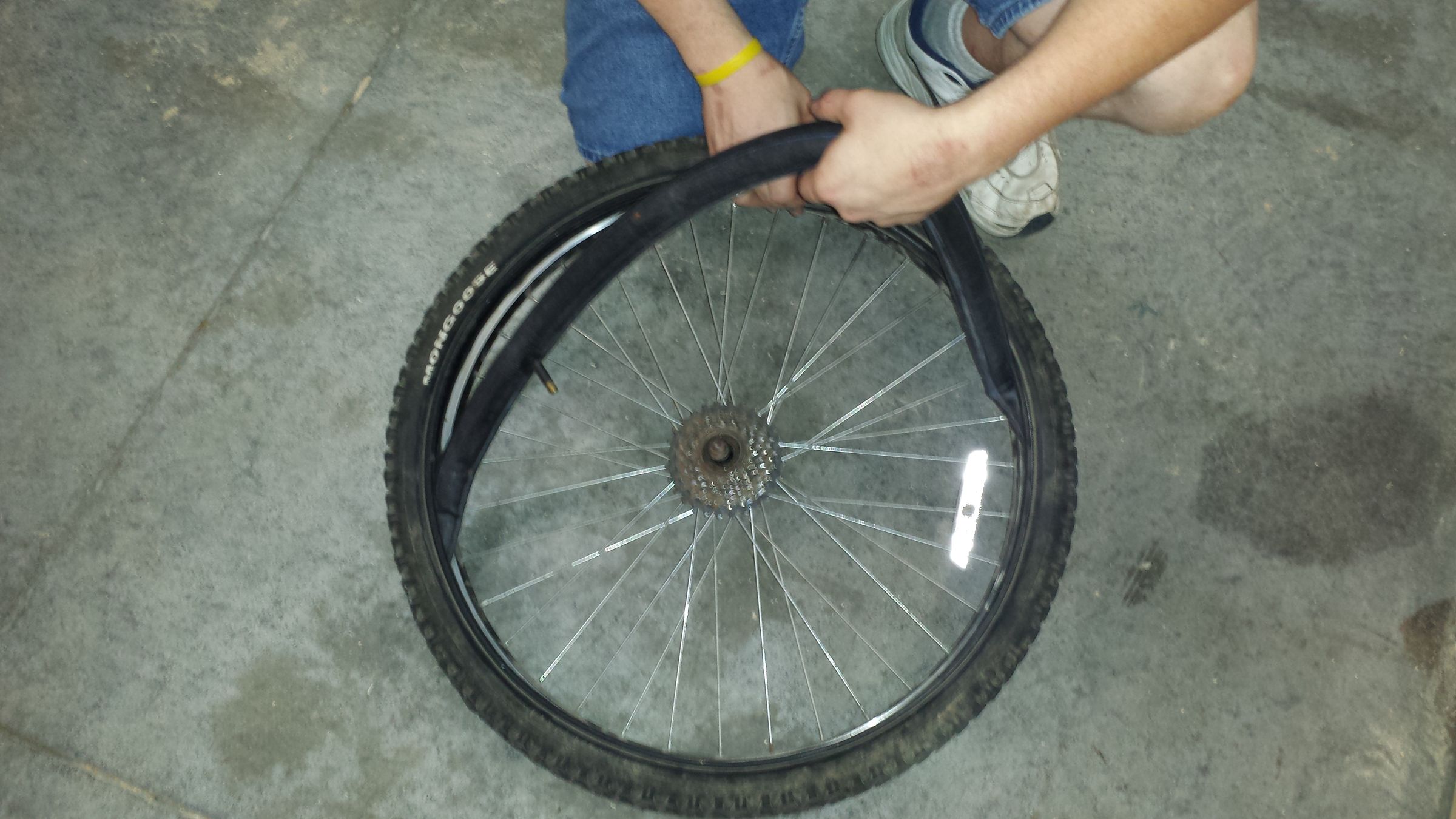 Change a Mountain Bike Tube Without Tools 6 Steps (with Pictures