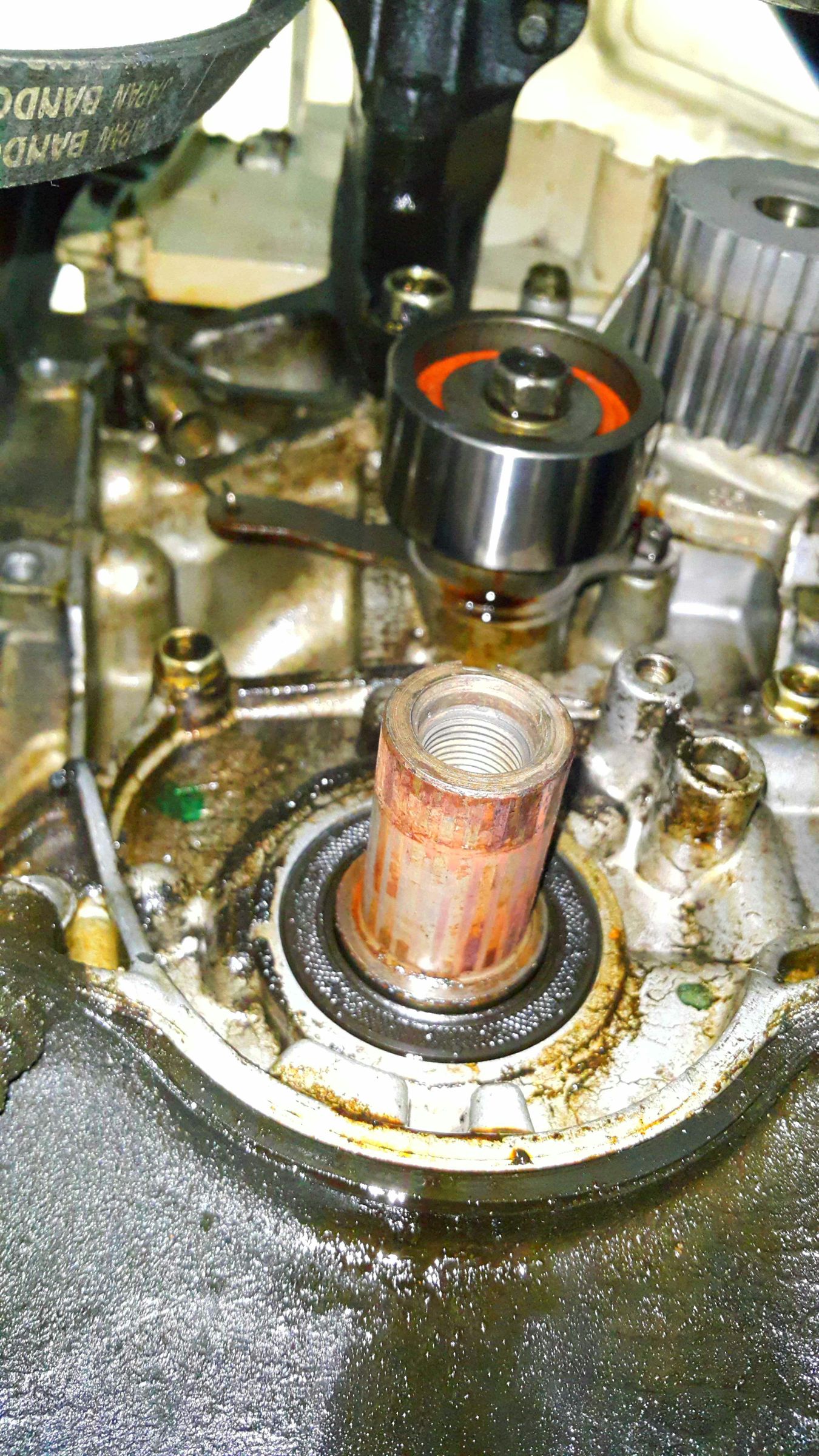 Replacing the Timing Belt and Crankshaft Seal (Honda Civic 1999, D15B Engine). 4 Steps (with