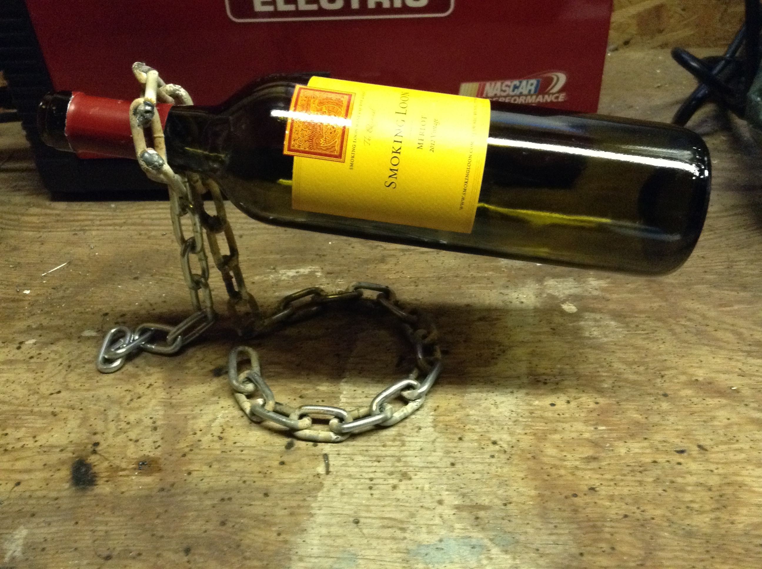 "Floating" Chain Wine Bottle Holder 5 Steps (with Pictures