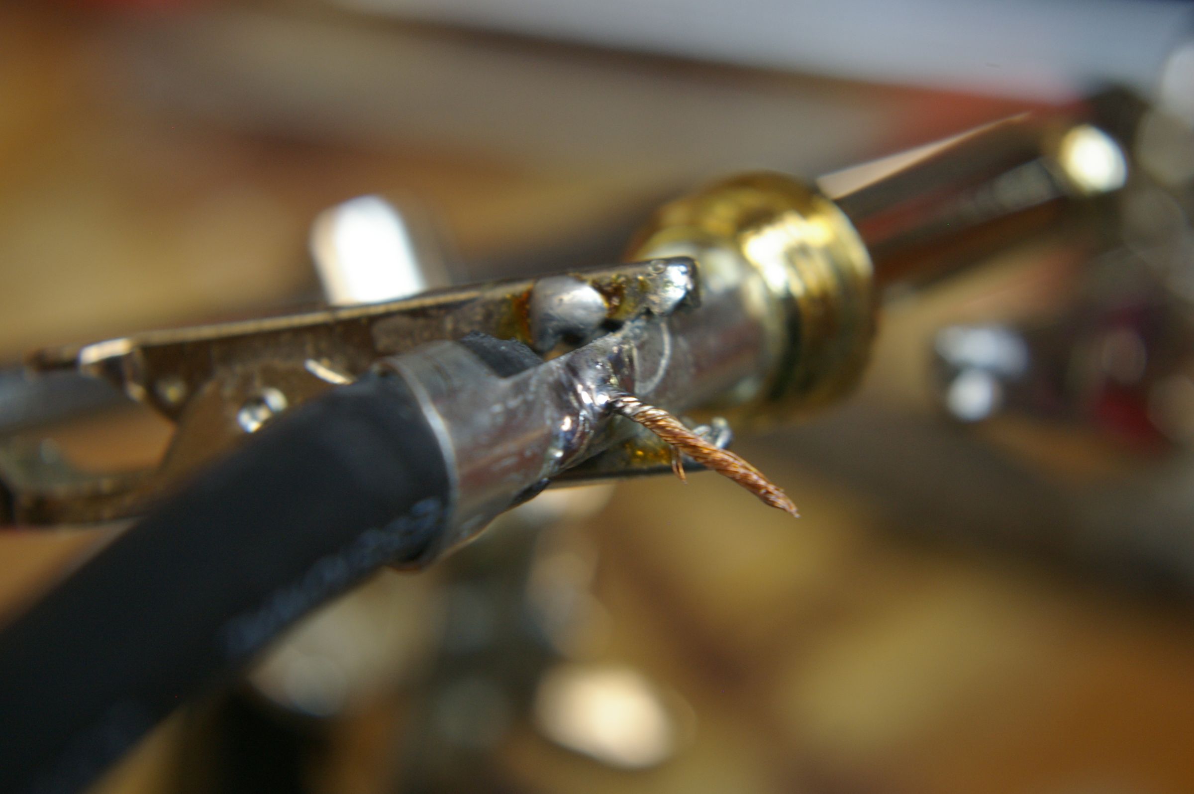 How to Fix, Repair or Make a 1/4" Inch Guitar Cable 8 Steps