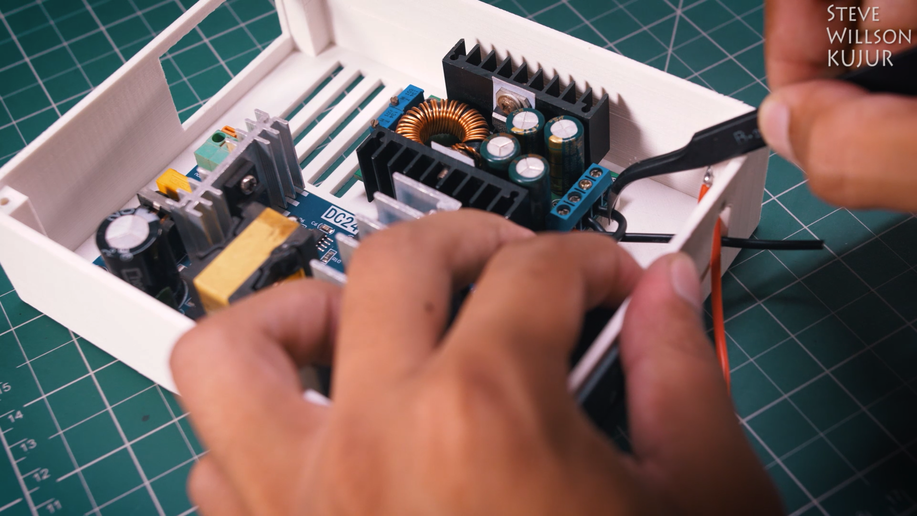 DIY Lithium Battery Charger : 15 Steps Circuit Diagram
