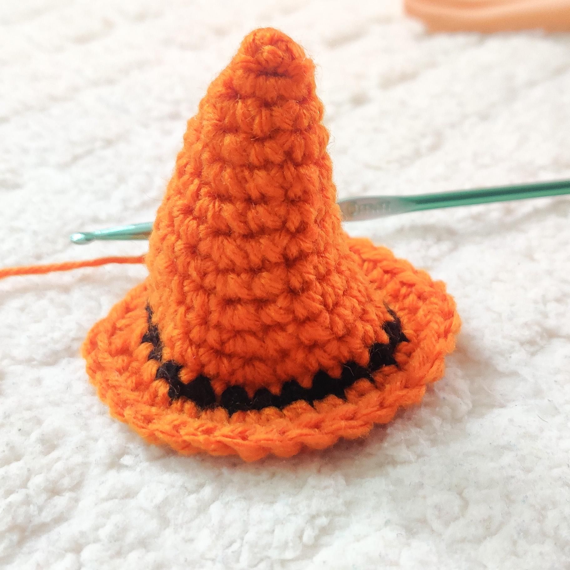 Halloween Mini Crochet Witch Hat : 12 