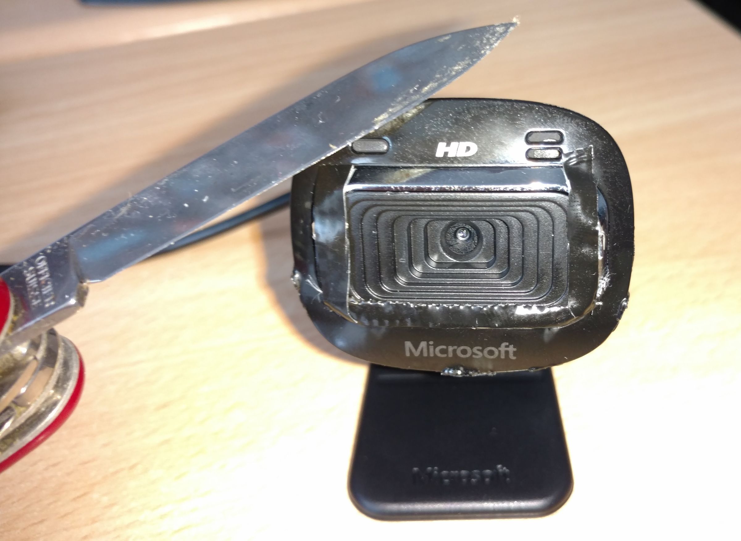 Remove IRfilter From Microsoft's HD 3000 cam 11 Steps Instructables