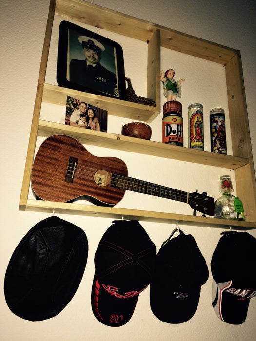 Prateleira de parede de madeira recuperada