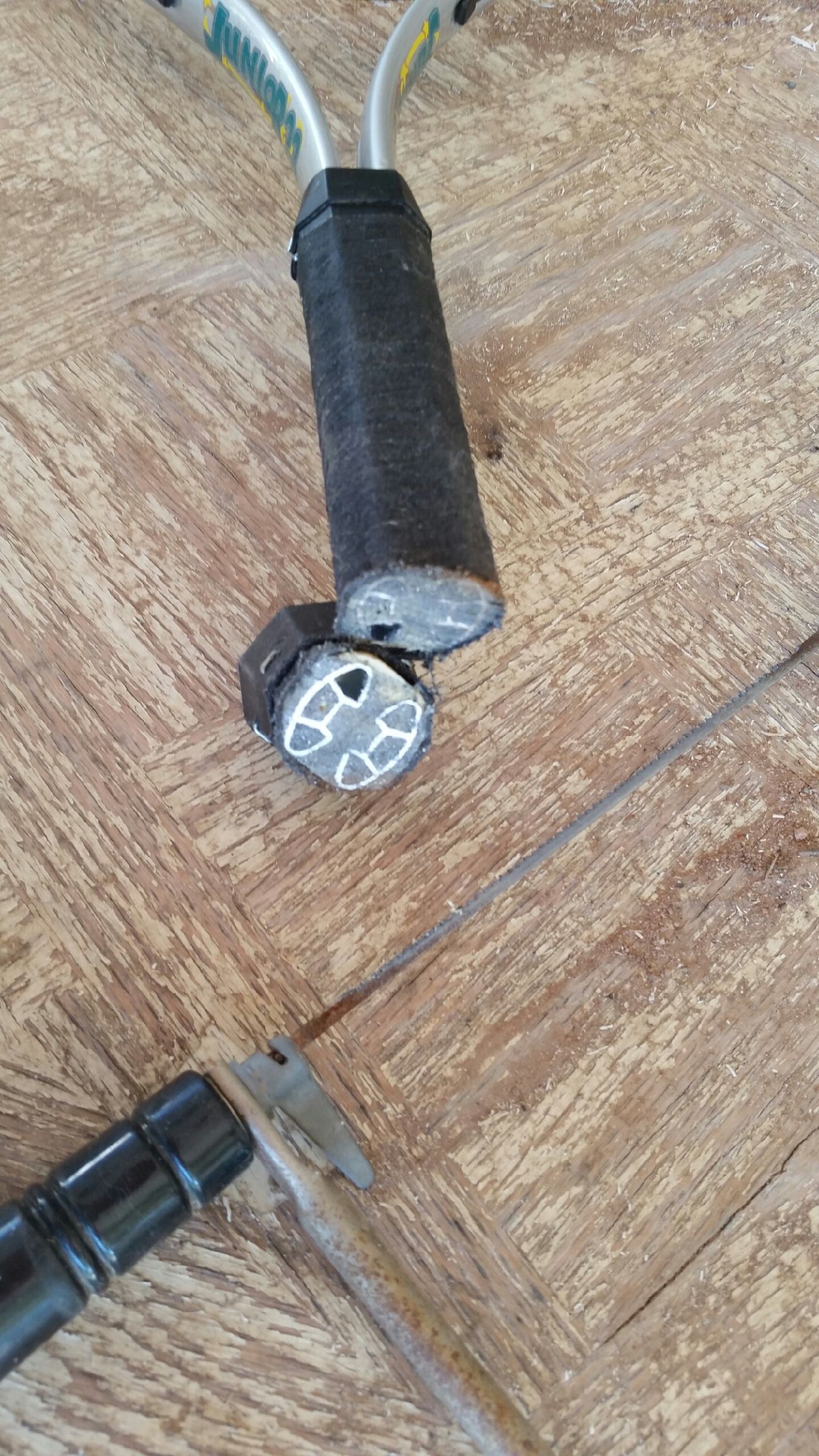Cowboy Hat Holder for Truck (using a Tennis Racket) 6 Steps