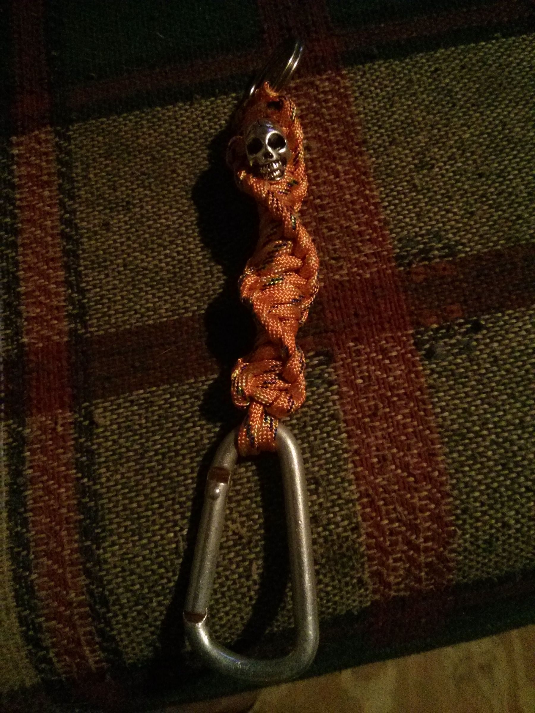 Paracord Keychain, Survival Keychain With Carabiner 12 Steps (with