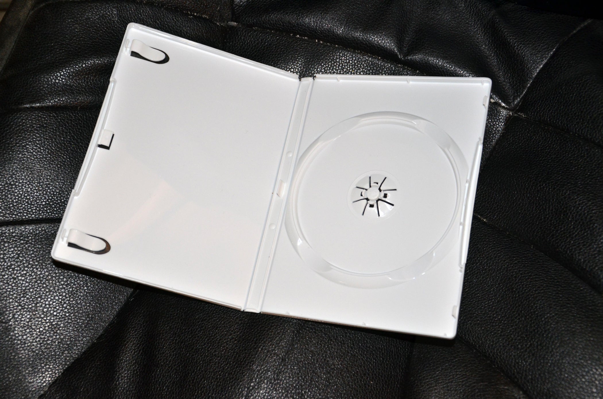 RECYCLE CD/DVD CASES WIRE MANAGMENT HOLDERS / CD HOLDER FOR BINDER