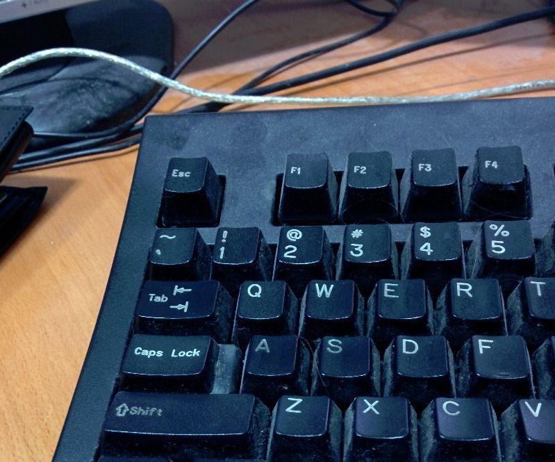 DIY guide for Clean a very used keyboard with step-by-step instructions