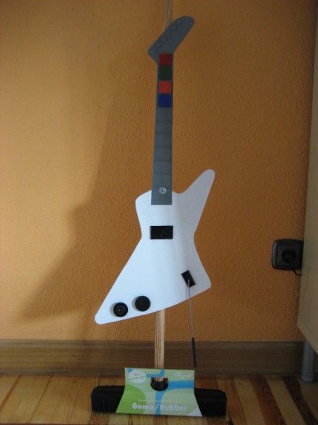 The GuitarHero-Broom / La Escoba-GuitarHero. : 7 Steps - Instructables