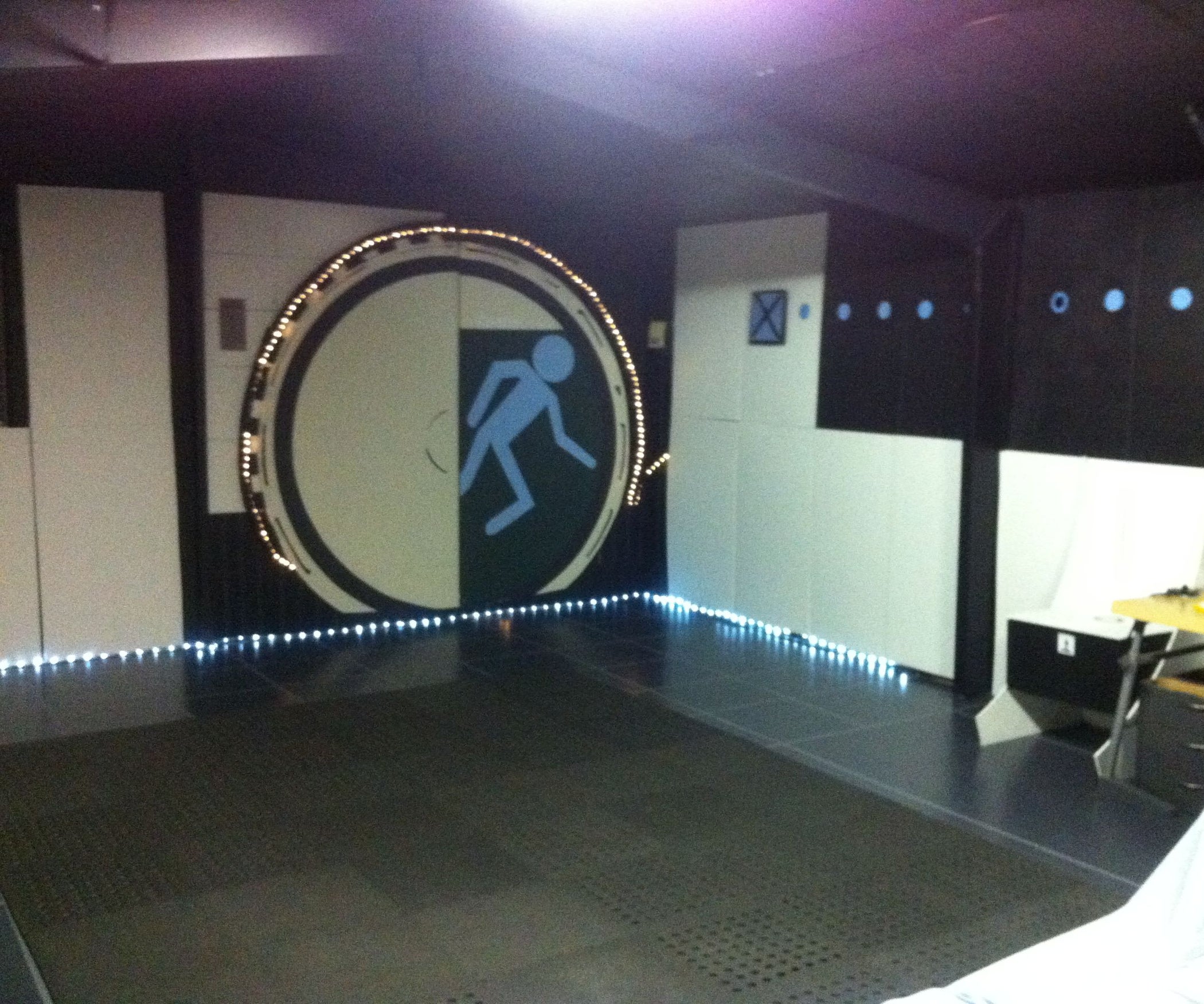 Portal 2 Themed Virtual Reality Room 8 Steps (with Pictures