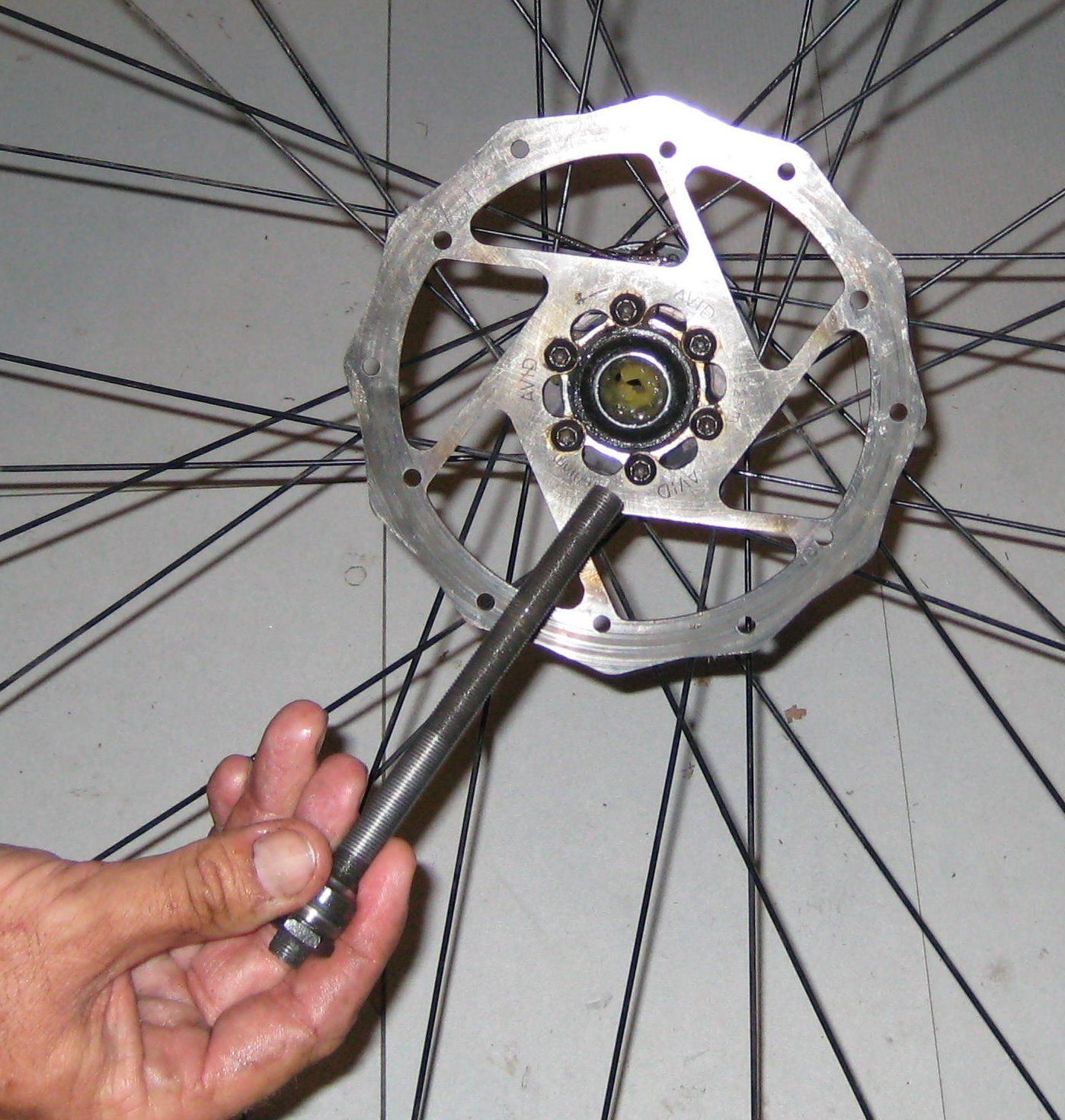 Fix Your Bike. Grease Your Bearings and Change Your Freewheel. 14 Steps (with Pictures