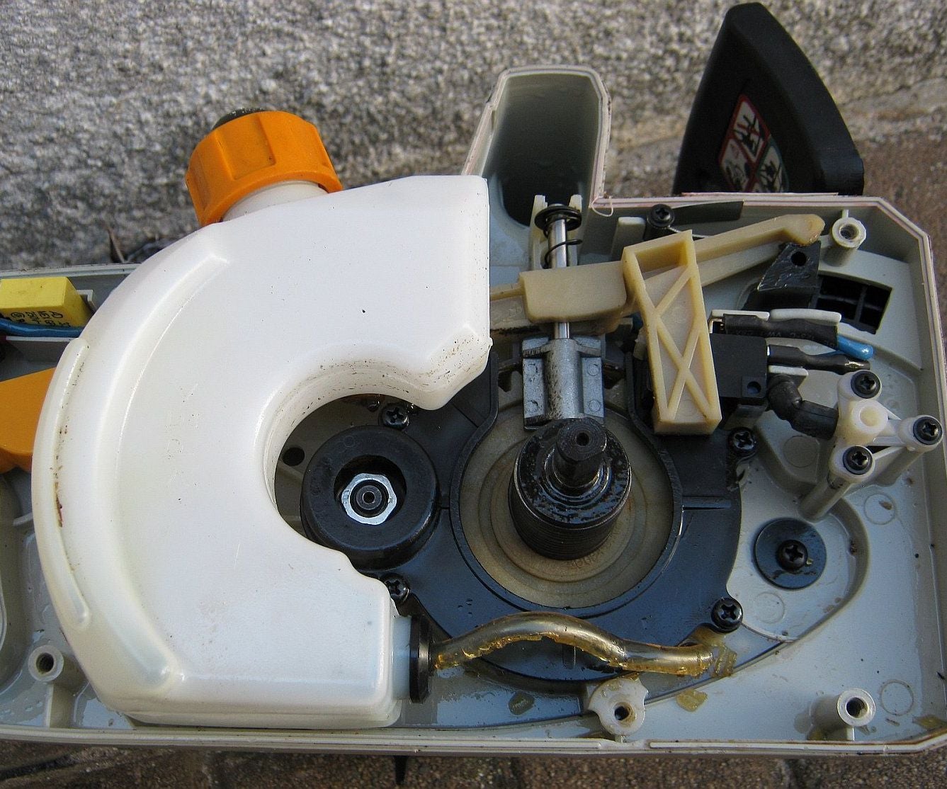 Fix an Electric Chainsaw Dripping Oil 4 Steps Instructables