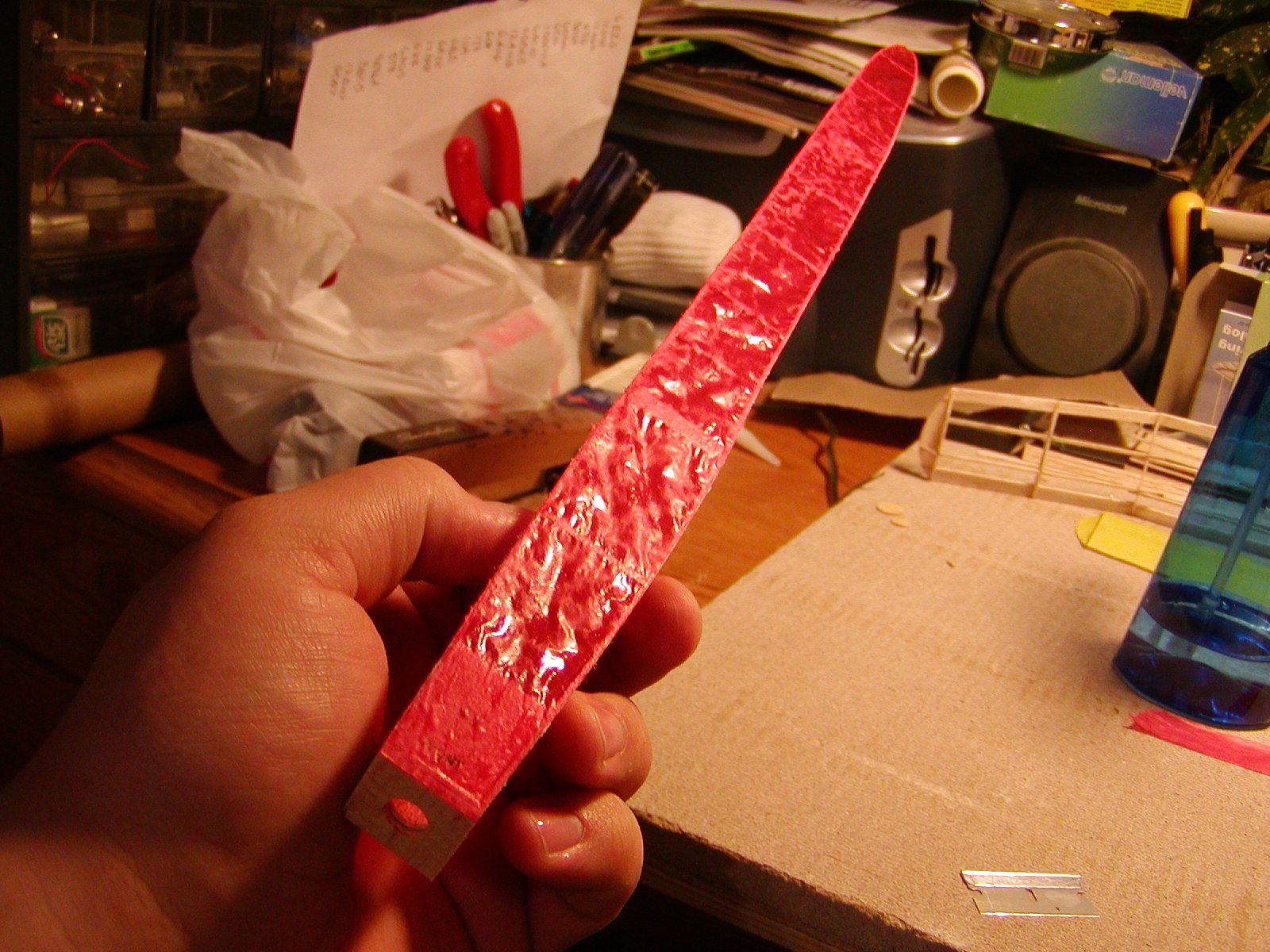 Covering a Model Airplane in Tissue 6 Steps (with Pictures