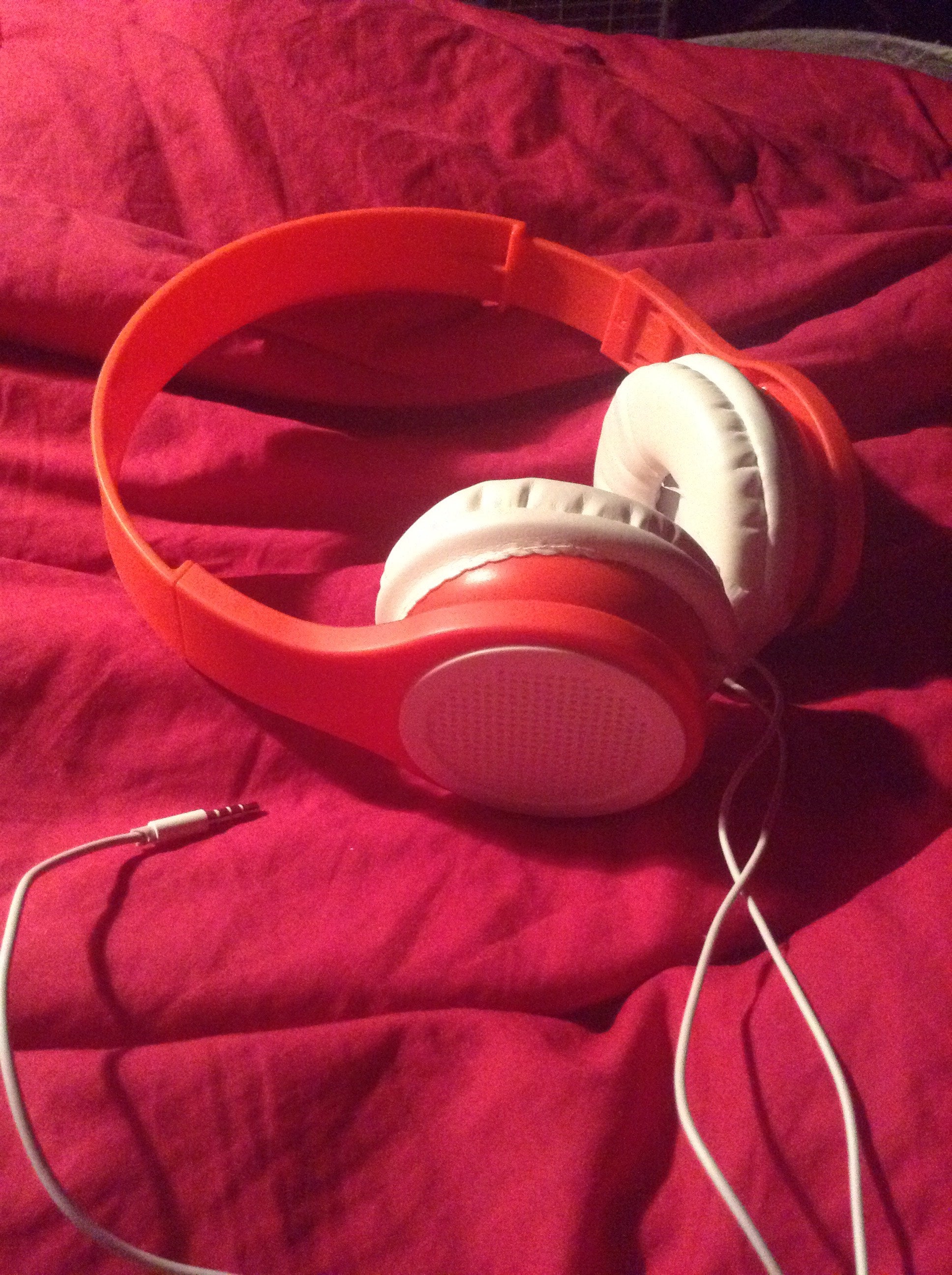 Turn Those Broken Headphones Into New Ones! 4 Steps Instructables