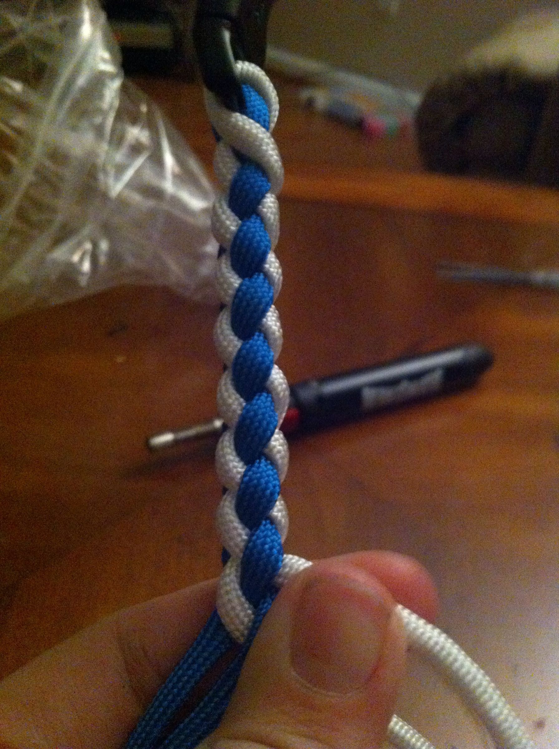 Paracord 4strand Round Braid 4 Steps Instructables