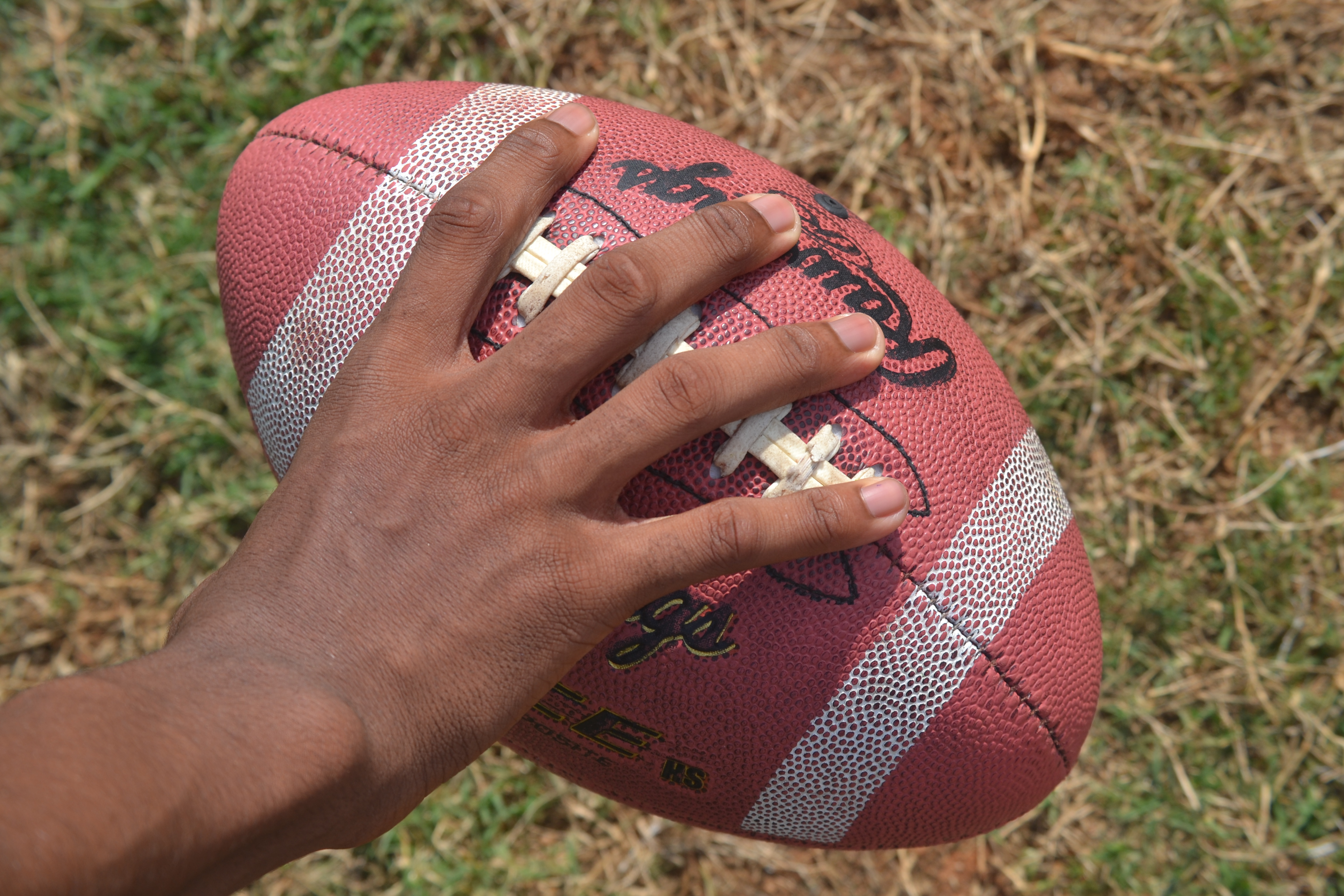 How to Throw a Football ? 10 Steps (with Pictures) Instructables