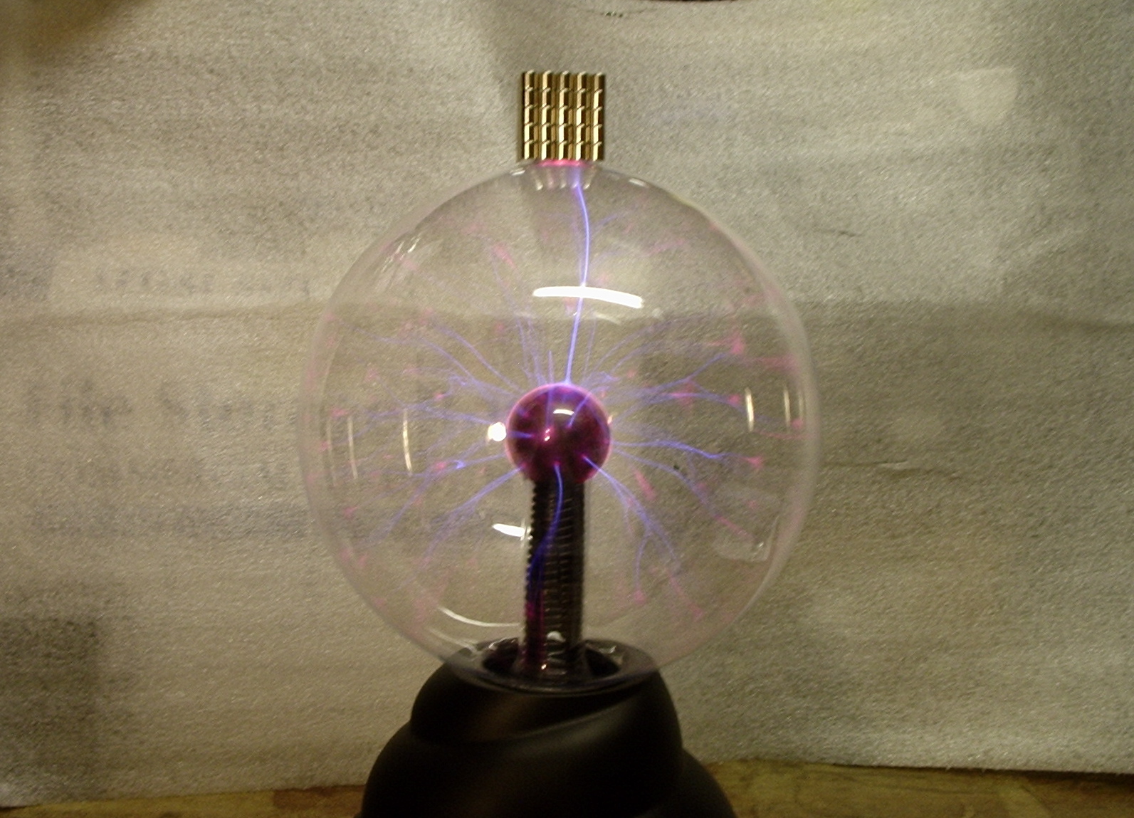 Amazing Plasma Globe Tricks That You Never Knew Before!!! 6 Steps