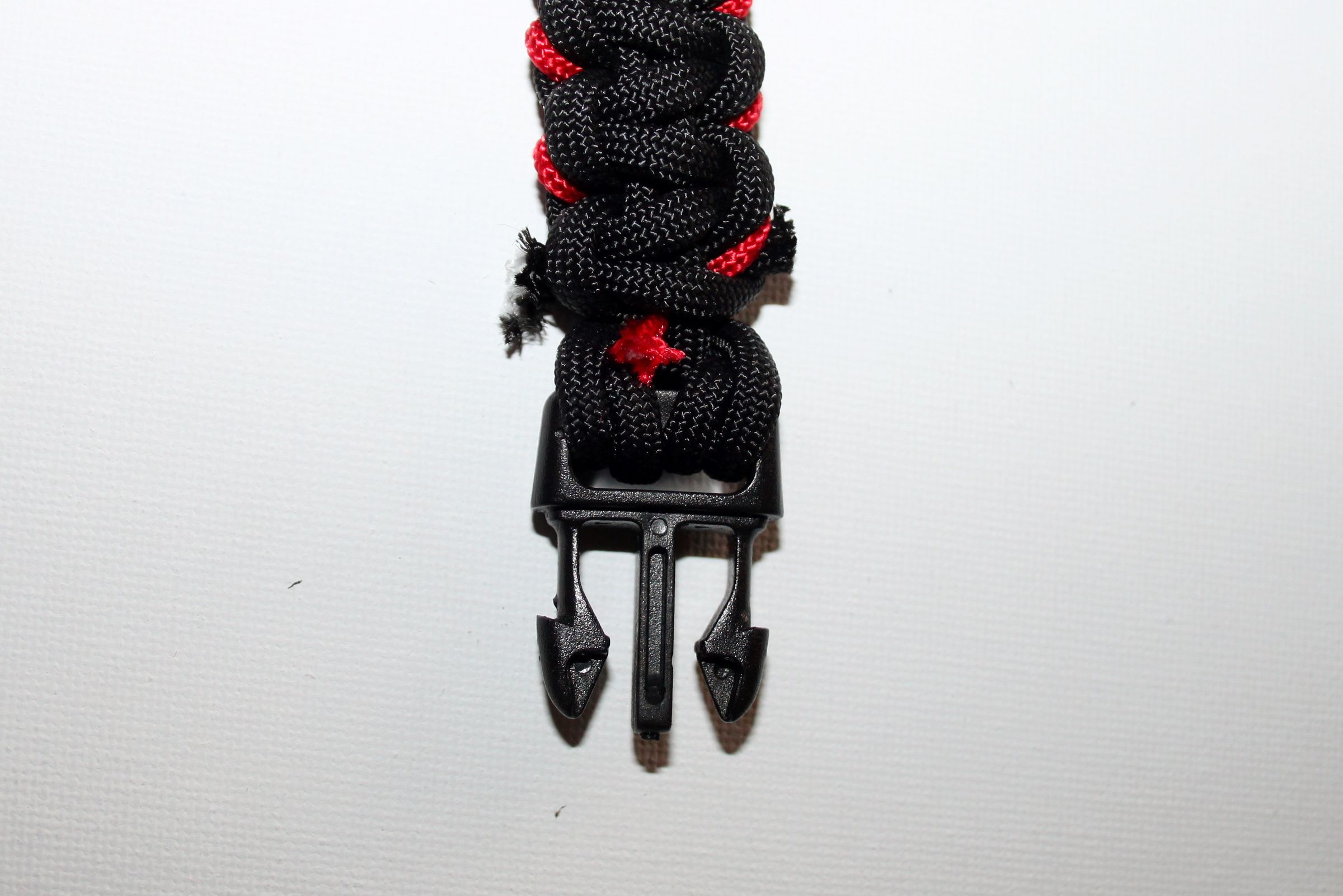 Easy Paracord Bracelet - Advanced Cobra : 6 Steps (with Pictures ...