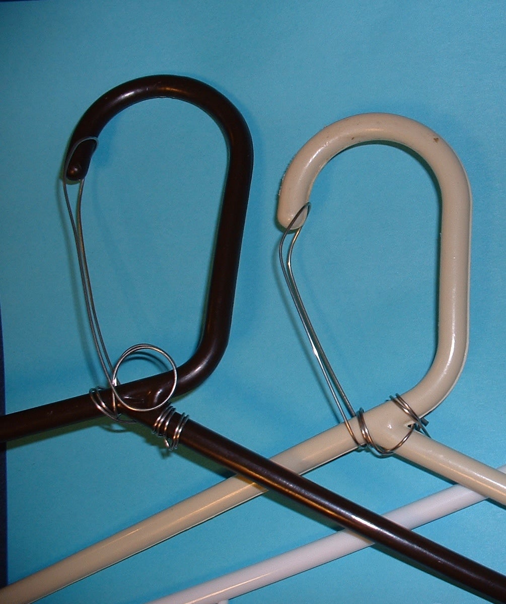 Clothesline Hangers for Windy Conditions 4 Steps (with Pictures