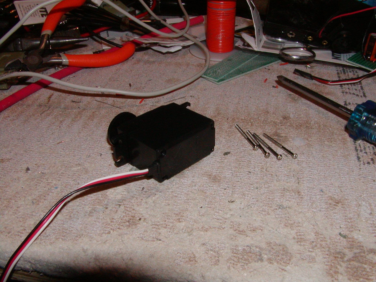 Modify a Futaba S3001 Servo for Continuous Rotation 4 Steps