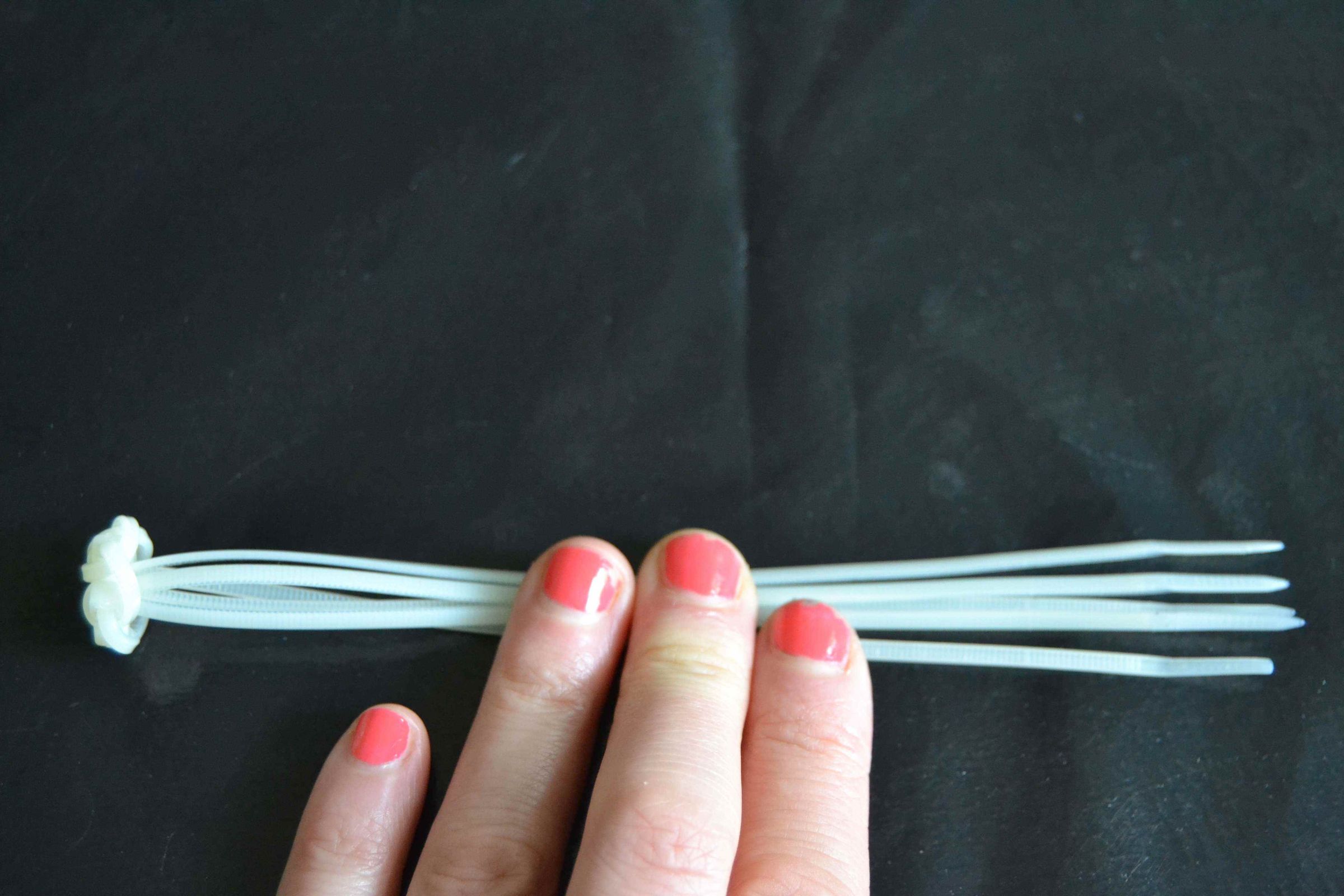 how to use zipper tie