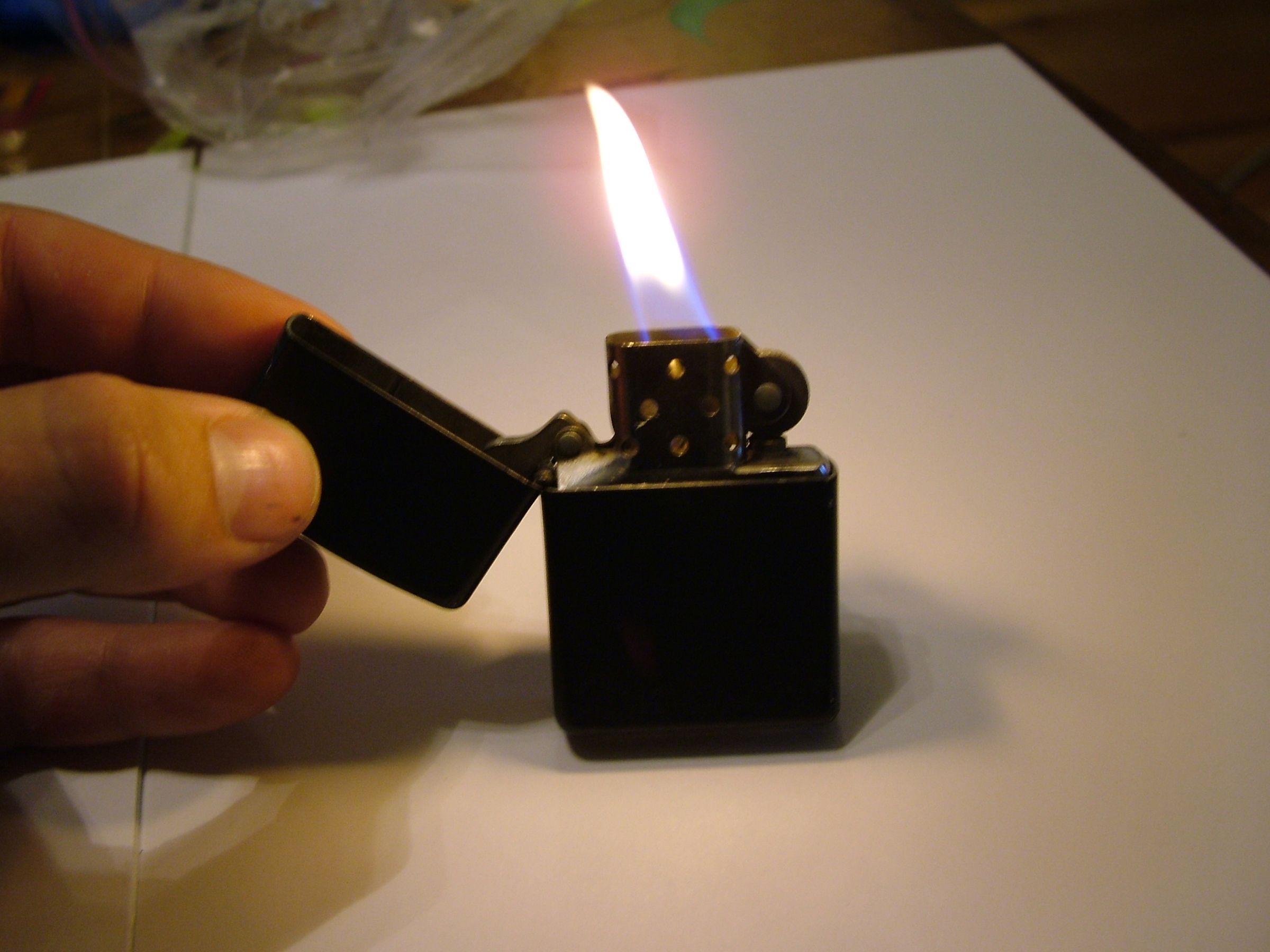 Replace Your Zippo Flint With Flint From a Dead BIC 4 Steps