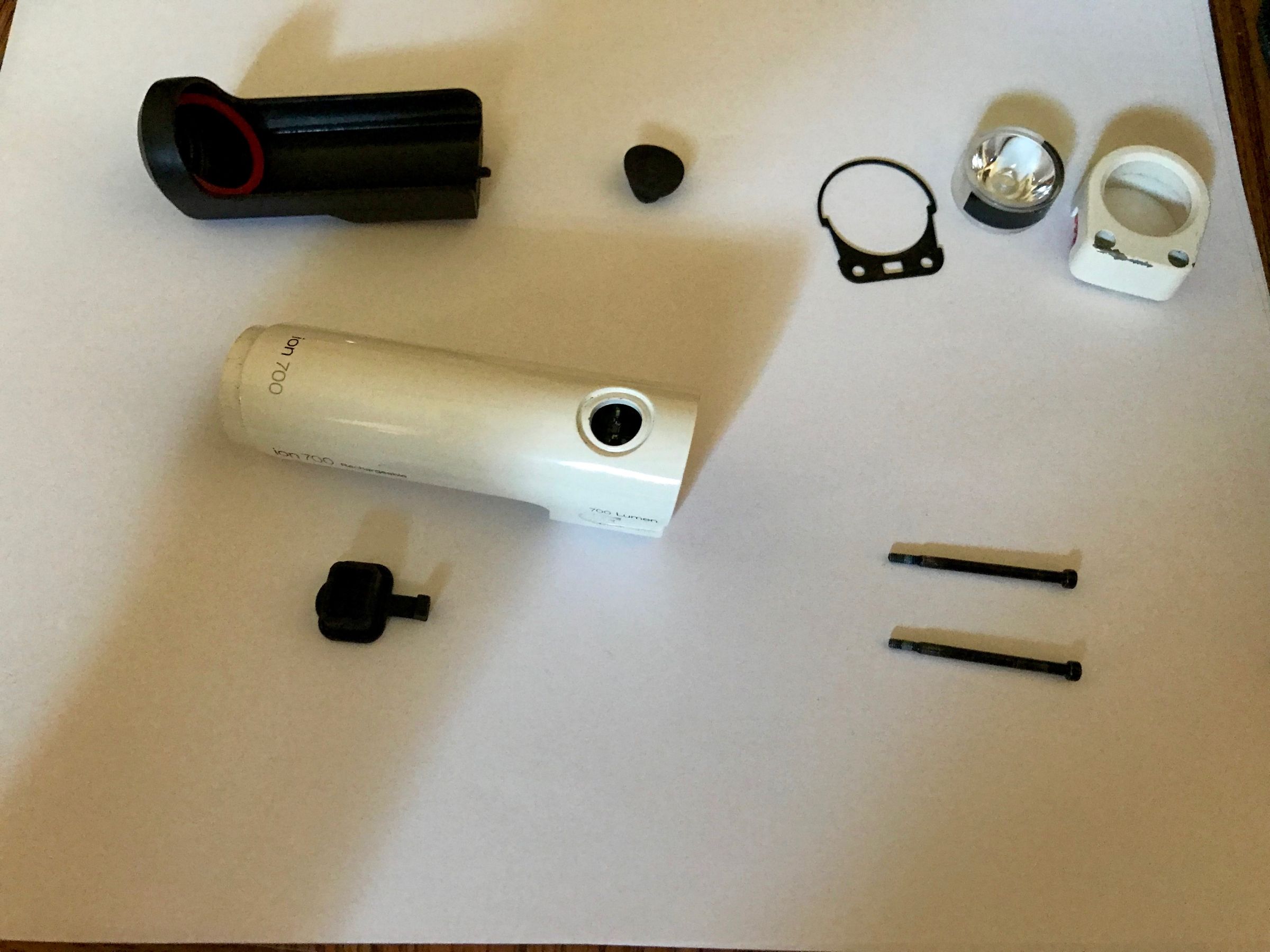 Replacing the Battery in Bontragers Ion 700 Bike Light 4 Steps (with