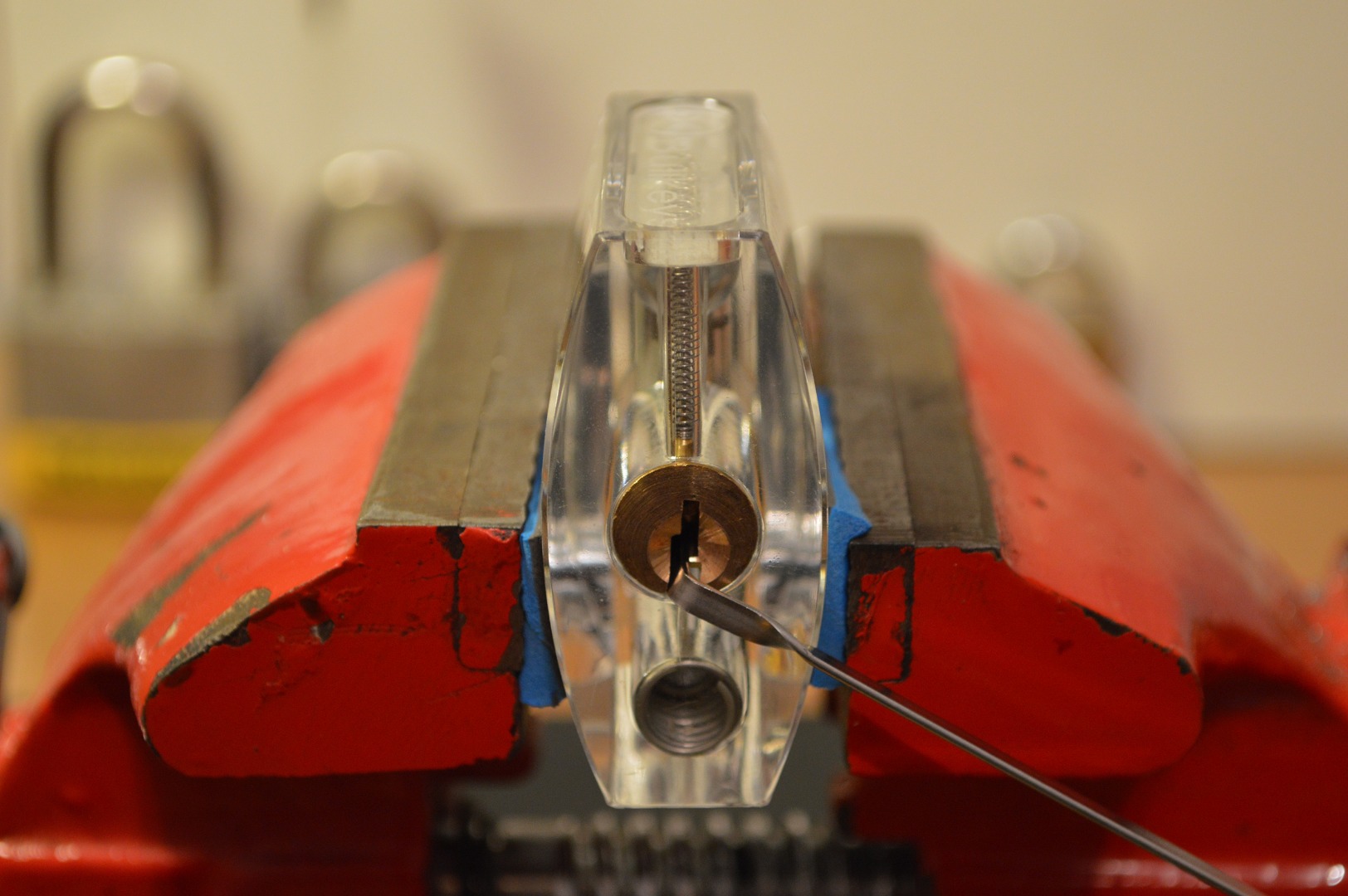 How to Pick a Lock (Basics) 3 Steps (with Pictures) Instructables